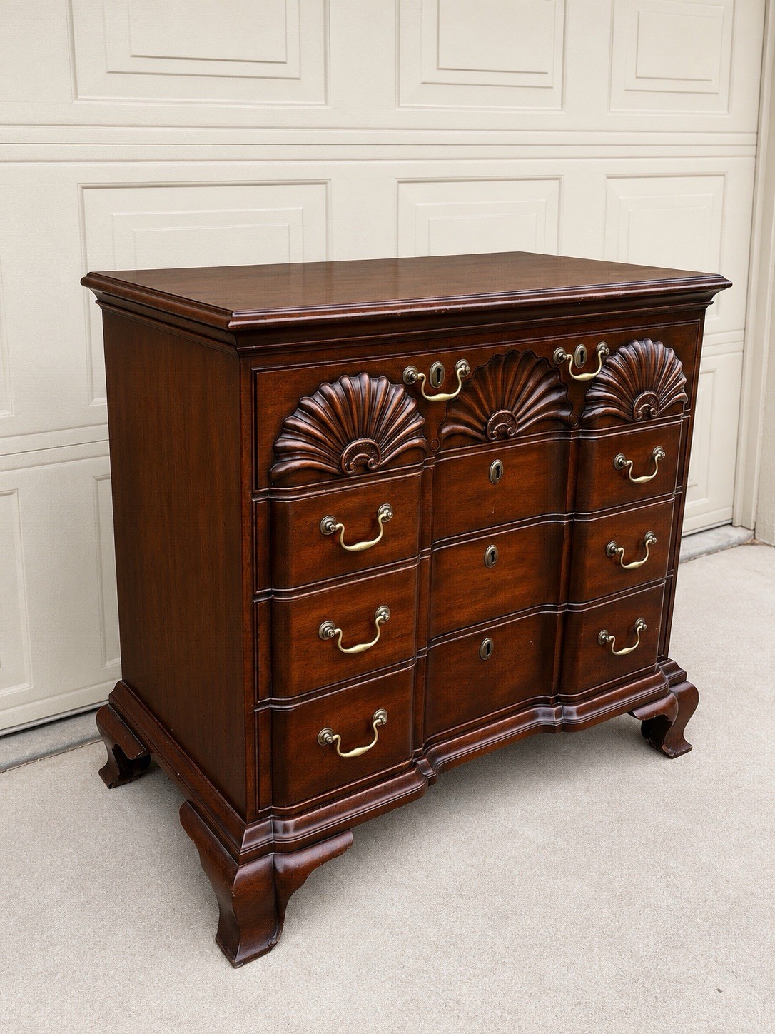 Kittinger 1970s Mahogany Brown Wood Dresser 4 Drawer Brass Handles 37in