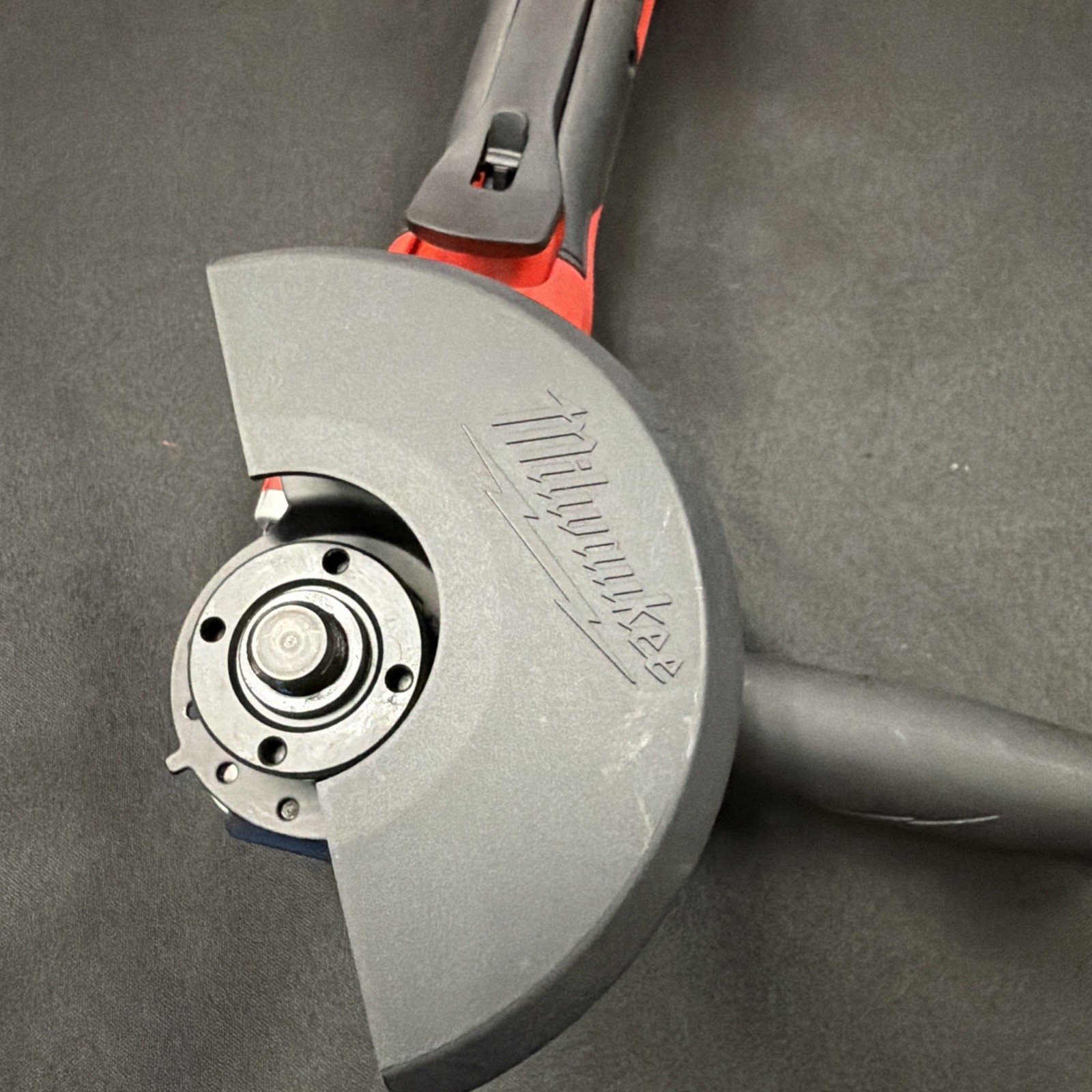 Milwaukee Tool 2686-20 M18 Brushless 4-1/2″ / 5″ Cut-Off Grinder, Paddle Switch