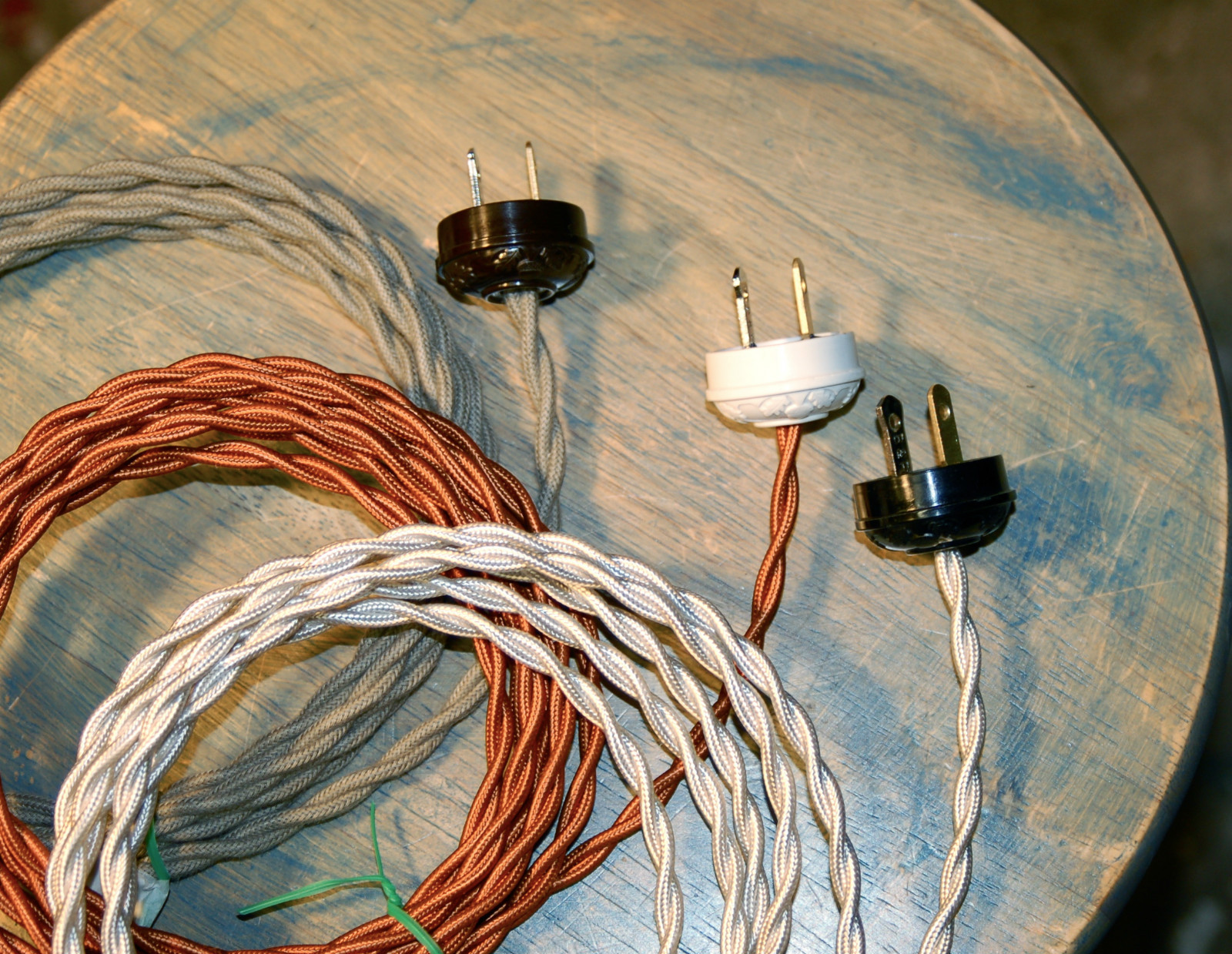 Vintage Style Acorn & Oak Electrical Plug – Bakelite Replica antique cord rewire