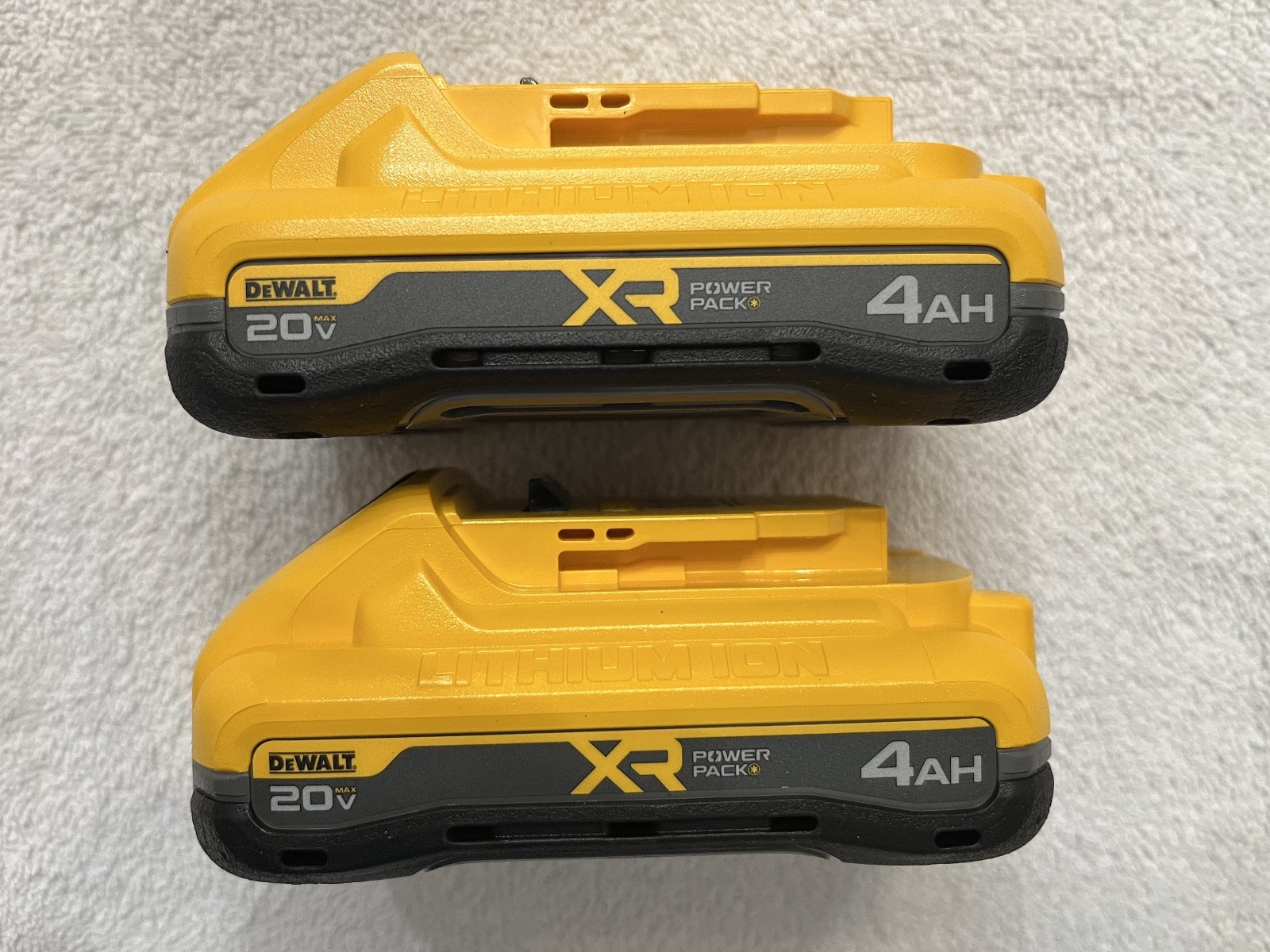 2 New Dewalt DCB2104 Powerpack 20V Max XR 4.0Ah Lithium Ion Batteries DCB2104-2