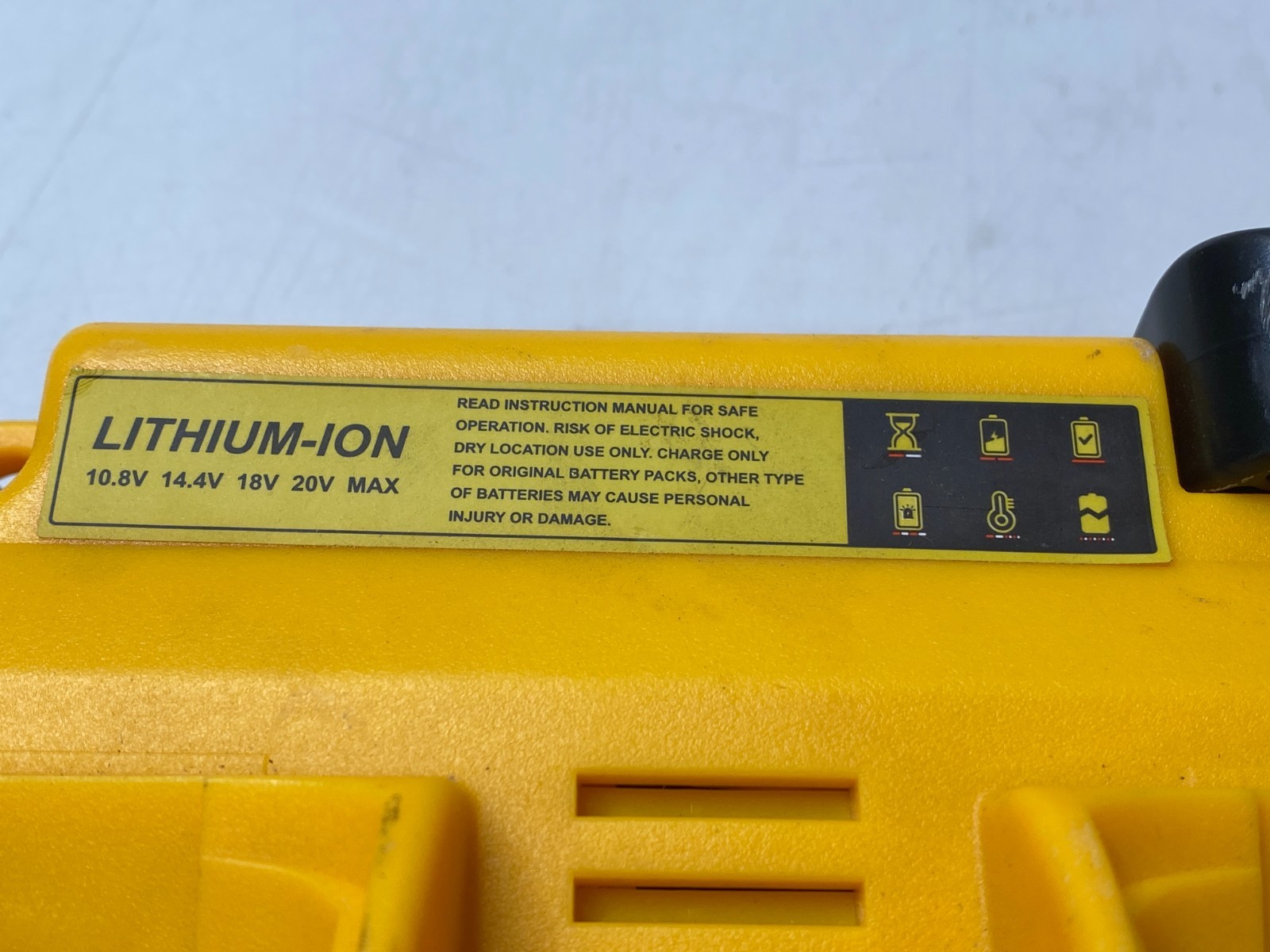 Lot of 8 FOR DEWALT 20V 12.0 AH Lithium-Ion Batteries W/ Quad Charger
