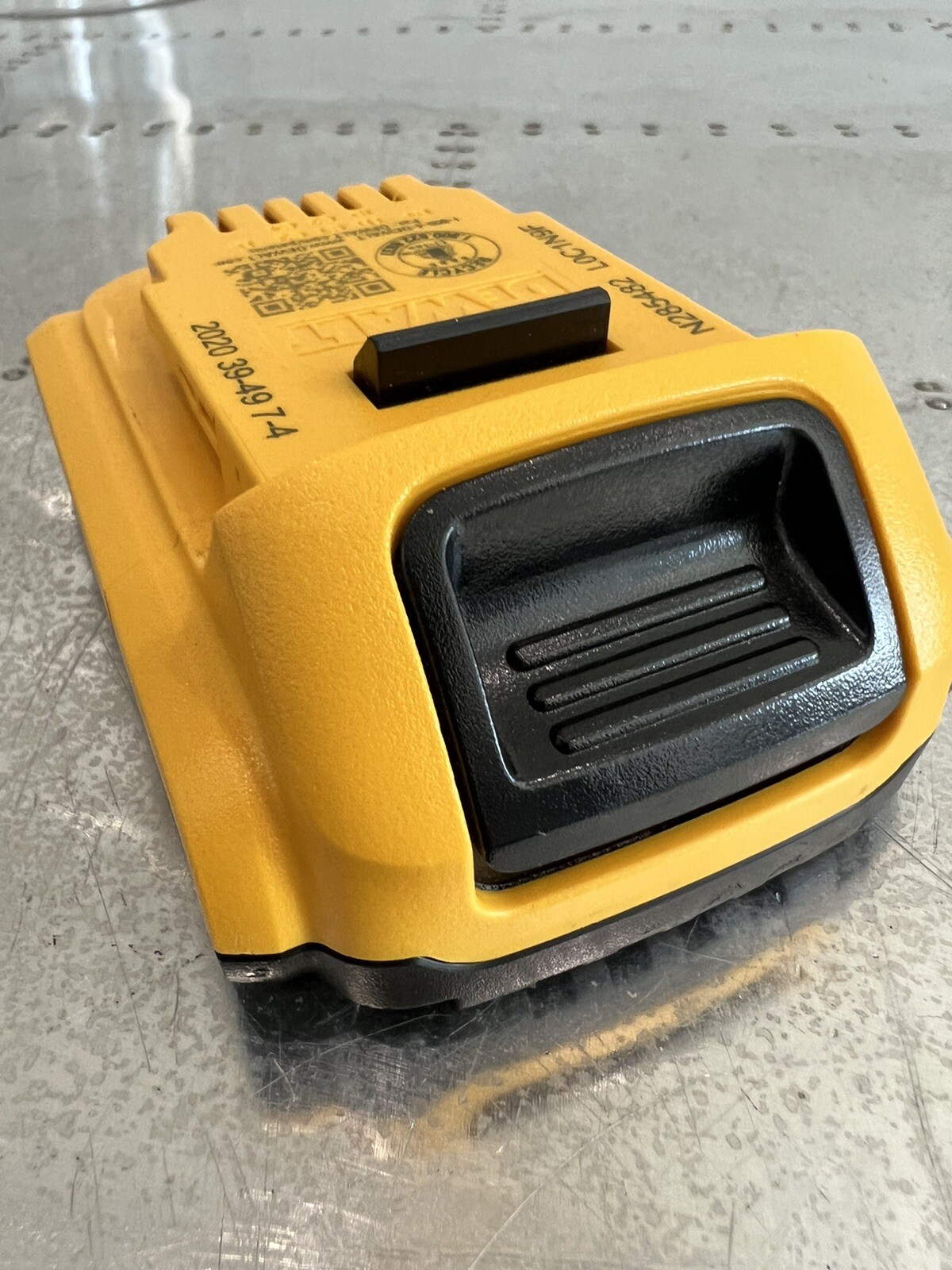 DEWALT DCB203 20V Max 2Ah Lithium Ion Battery a