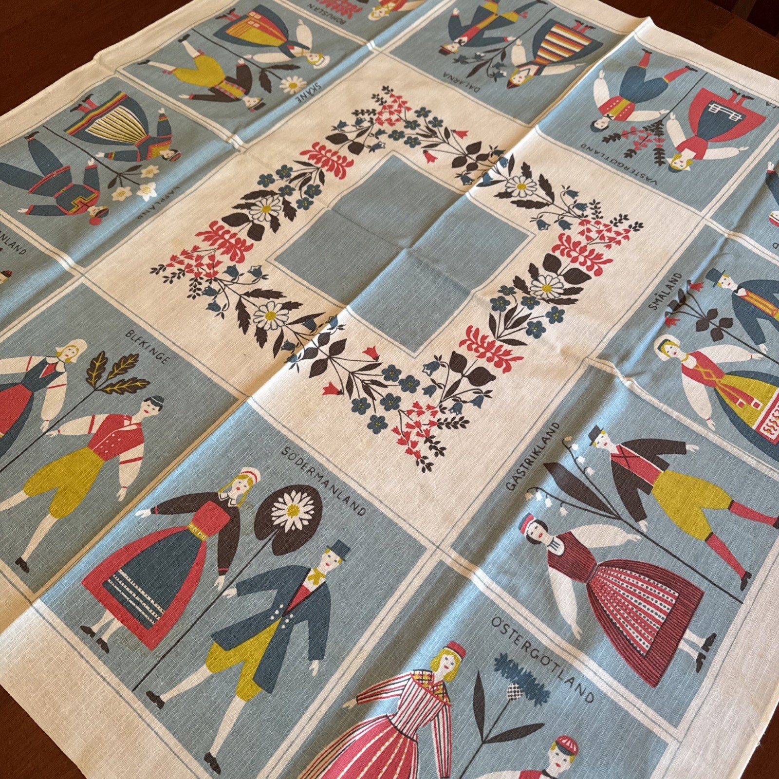 VINTAGE BRIT B. BREDSTROM ALMEDAHLS SWEDEN TABLECLOTH 33”x35” Folk Costume