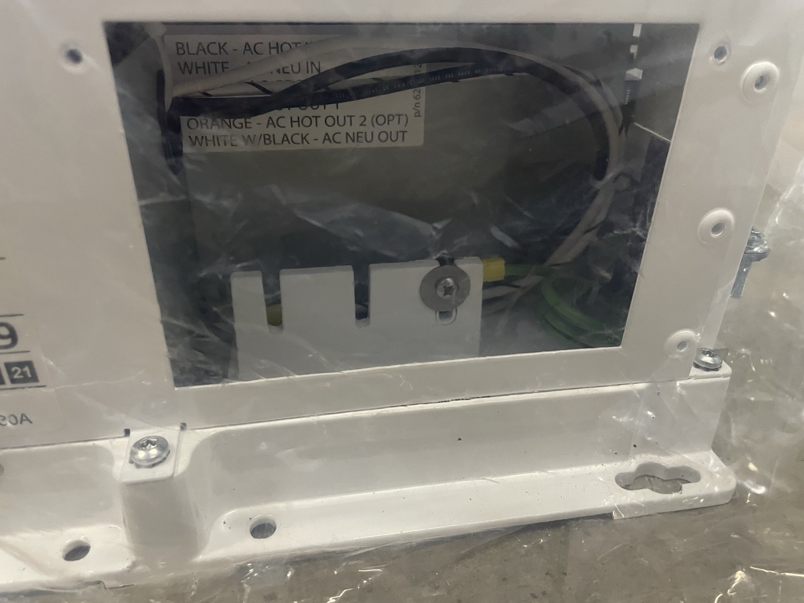 Magnum Energy MS2000 2000W Pure Sine Wave Inverter/Charger 12V NEW