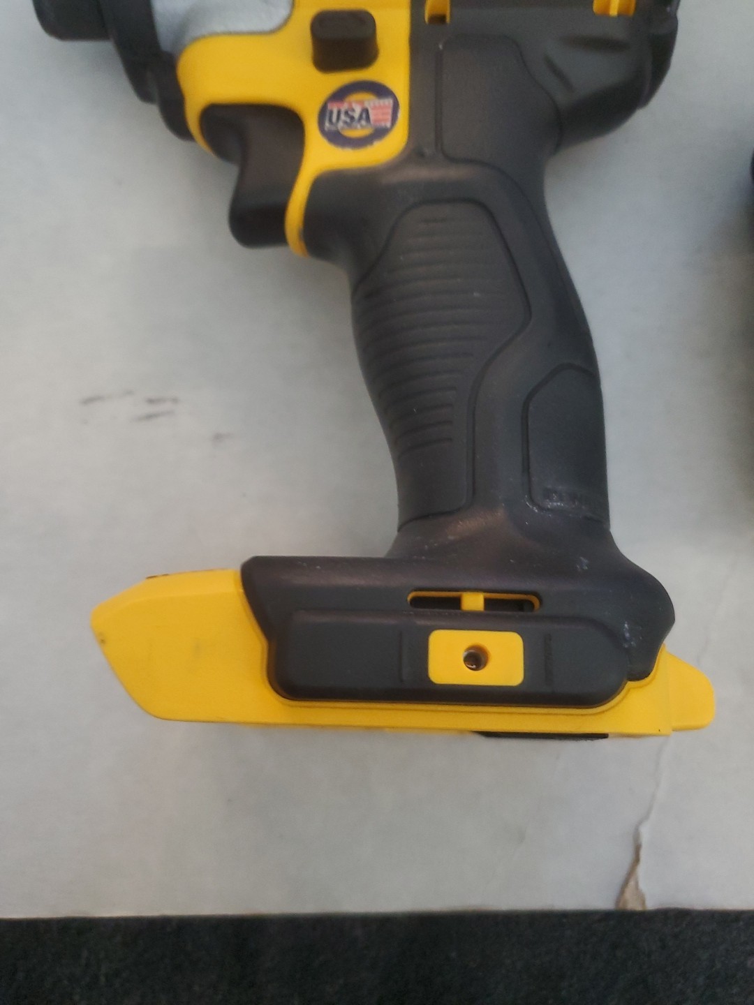 DEWALT 20 Volt 1/4 Impact Driver And Battery Charger