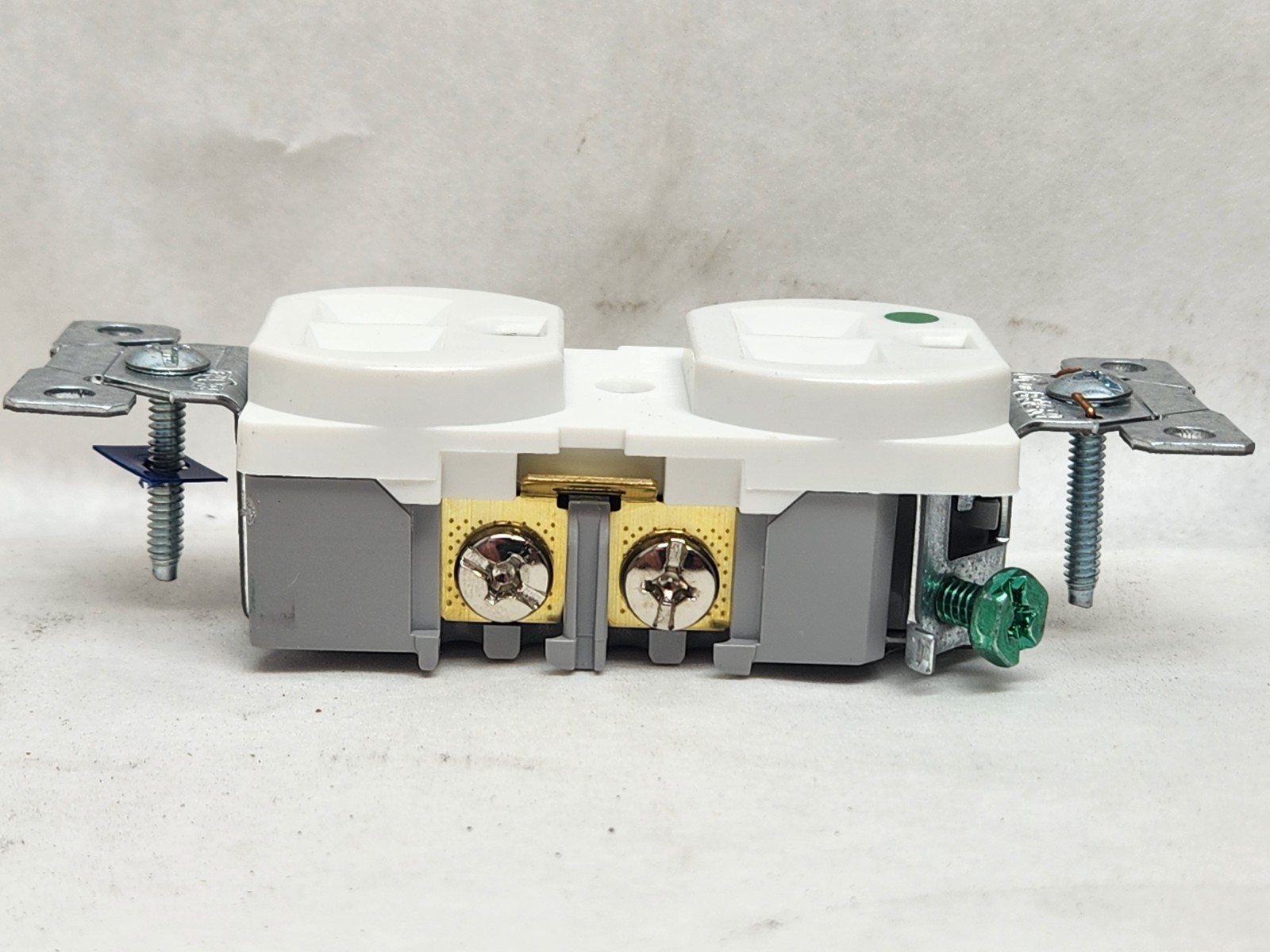 10 Pack – Eaton WD 8200W White Duplex Outlet NEMA 5-15R 15A 125V Hospital Grade