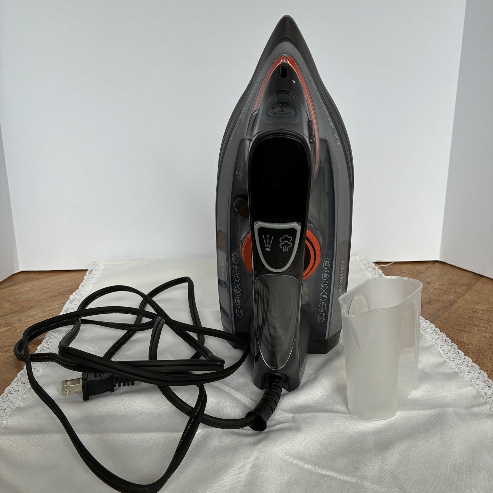 Ironday 1700W Steam Iron Ceramic Soleplate Pro Supergliss Wrinkle Remover