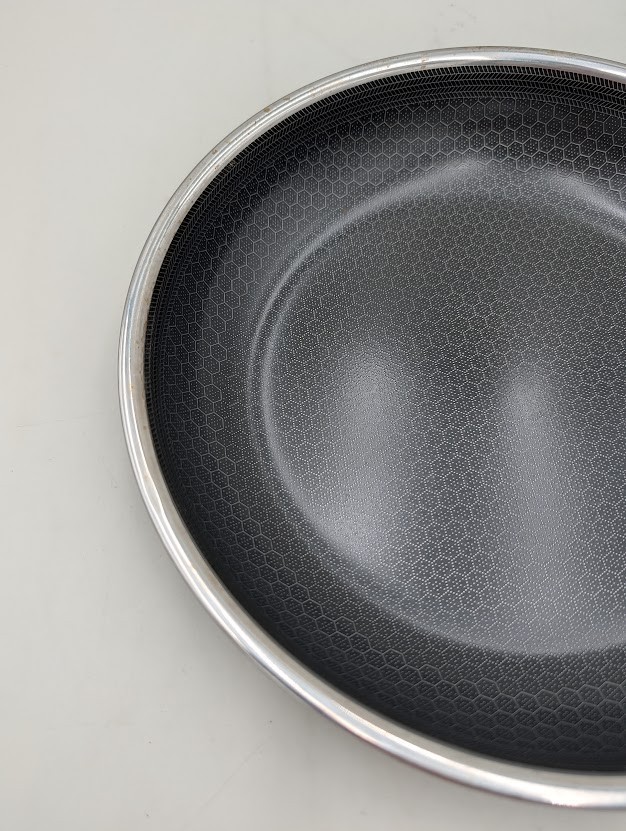 HexClad Hybrid 10” Nonstick Frying Pan w Temper Glass Lid- Used