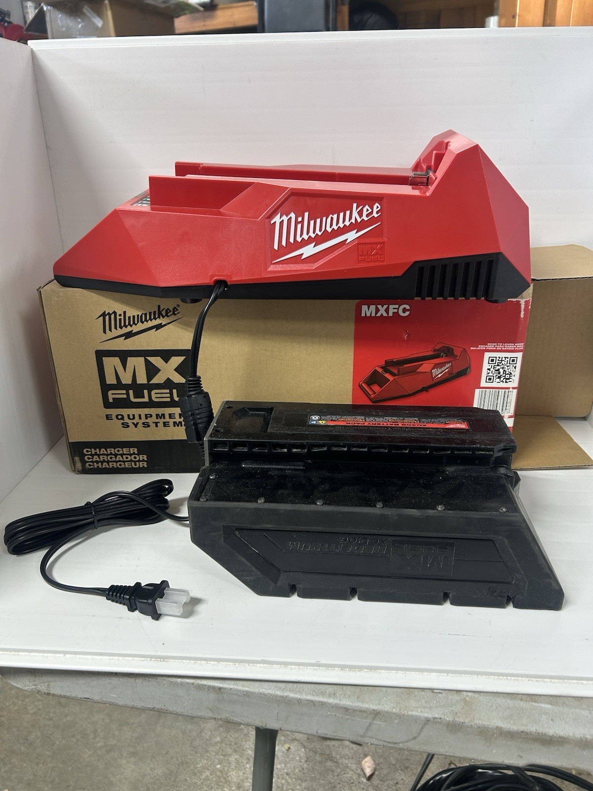 Lot Of (2x) Milwaukee MX FUEL XC406 Battery & NEW Charger MXFC