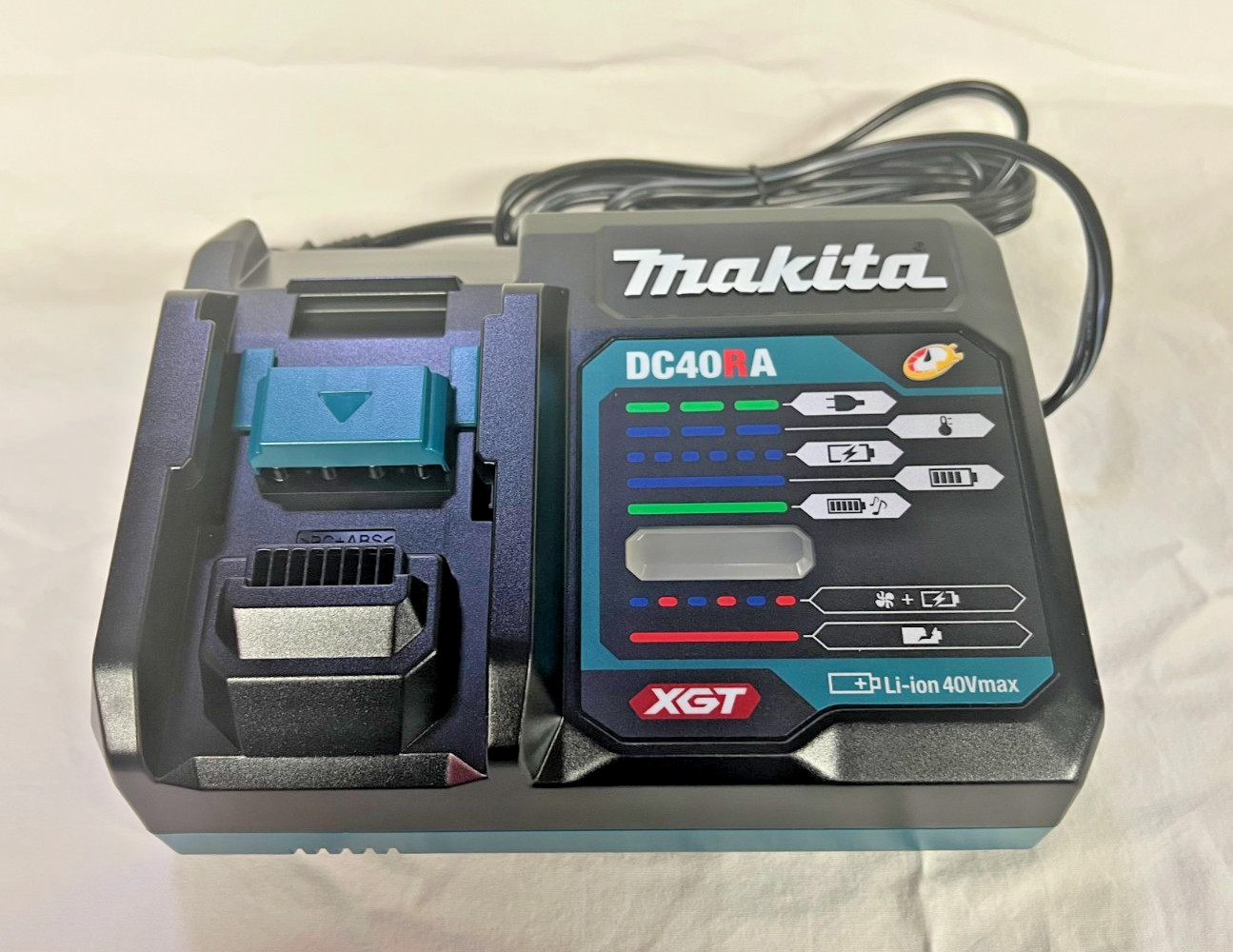 MAKITA DC40RA 40V Max XGT Lithium Ion Battery Charger Optimum Rapid Charger -NEW