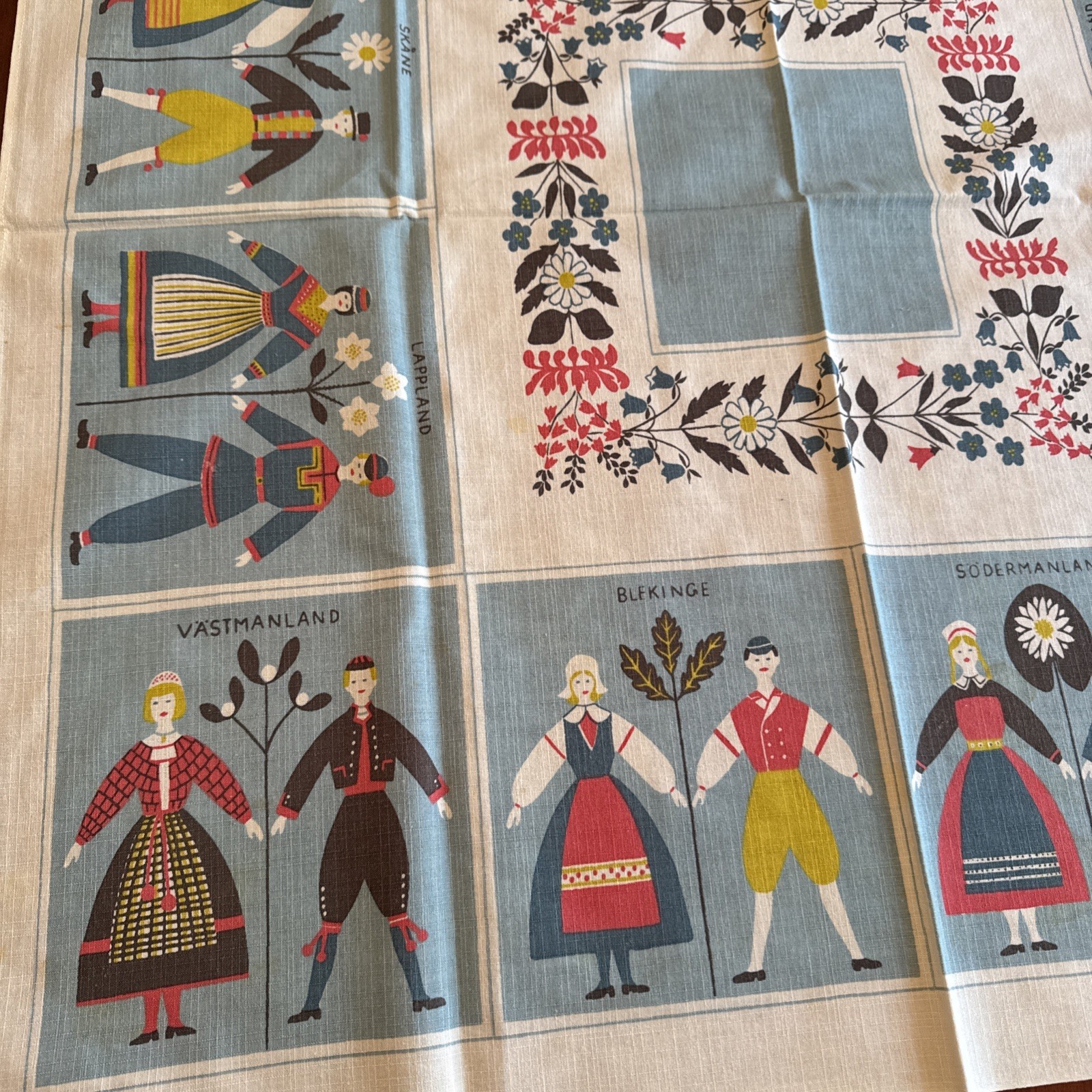 VINTAGE BRIT B. BREDSTROM ALMEDAHLS SWEDEN TABLECLOTH 33”x35” Folk Costume