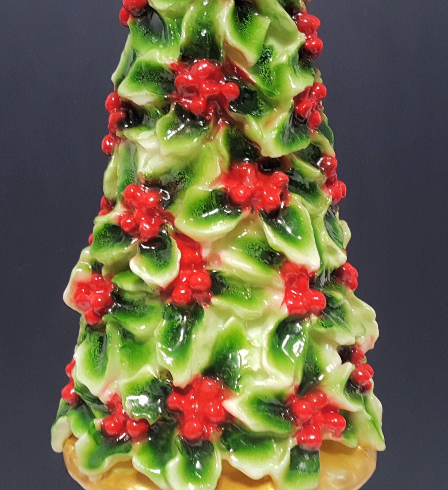 Williams Sonoma Holly Berry Tree Candle 17 3/4″ NIB 60 HR Italy Christmas