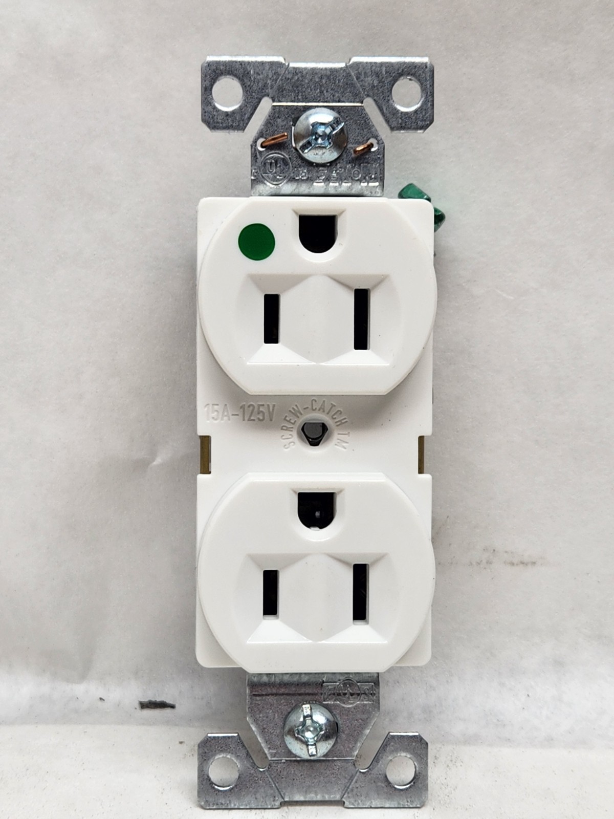 10 Pack – Eaton WD 8200W White Duplex Outlet NEMA 5-15R 15A 125V Hospital Grade