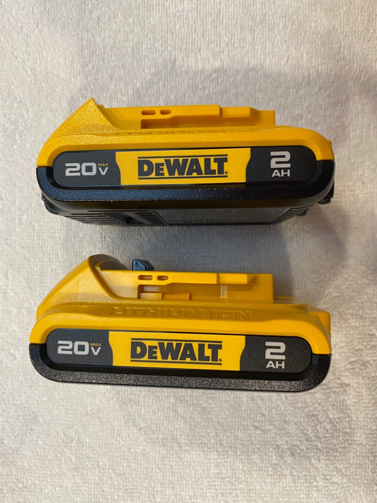 2 New Dewalt DCB203 20V Max Batteries 2.0Ah Lithium Ion Li-Ion 20 Volt DCB203-2