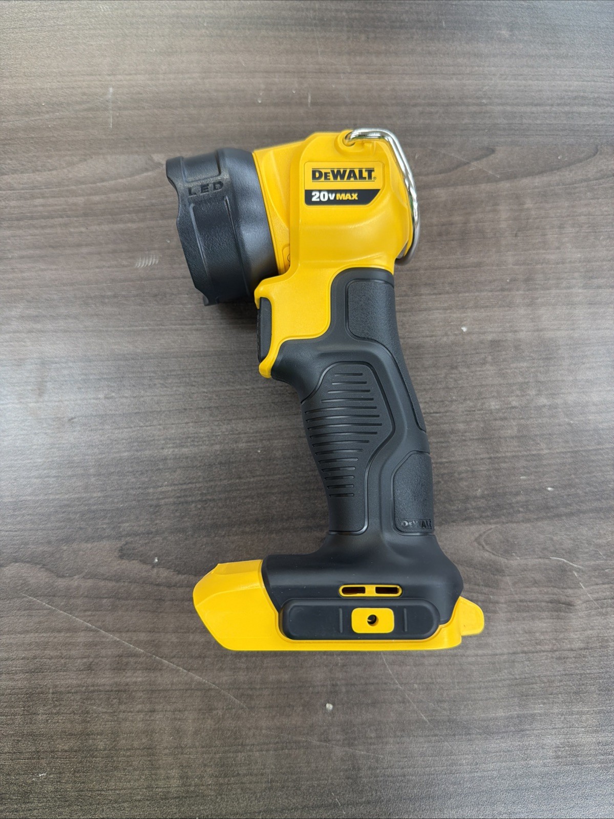 DEWALT 20V MAX LED Work Light, Flashlight DCL040 – Black/Yellow P22