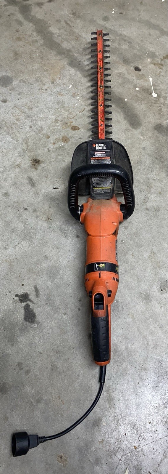 BLACK+DECKER BEHT350 22in Electric Hedge Trimmer