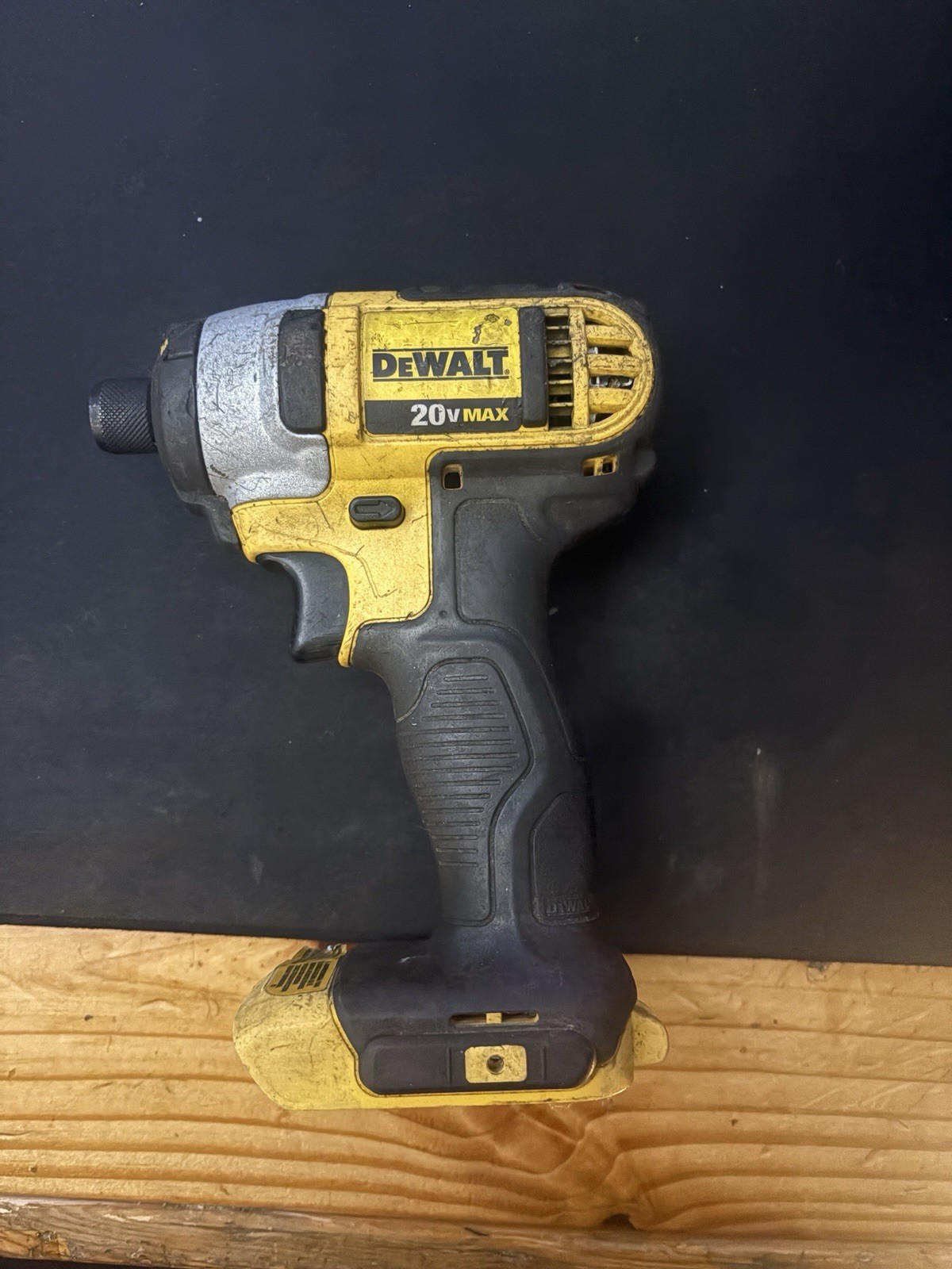 DEWALT DCF885B 20V 1/4 in. Impact Driver – Black/Yellow (Tool Only)