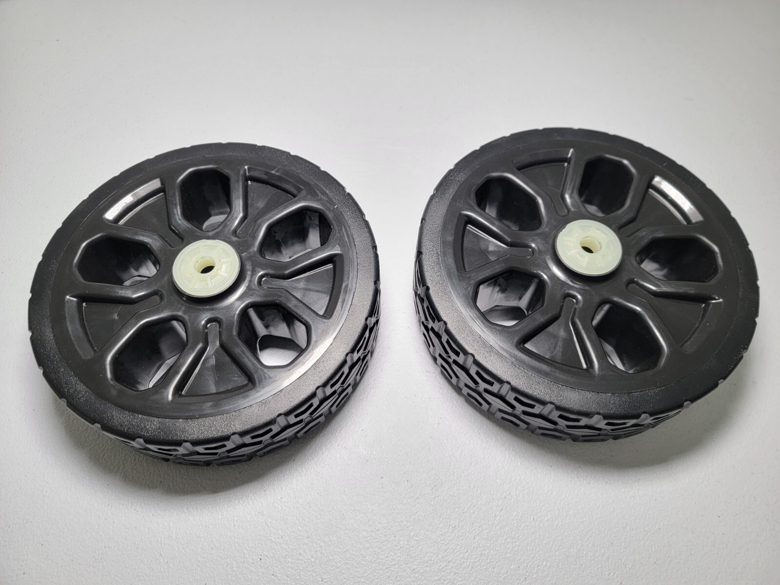 Black and Decker MM2000 Mower Front Wheels