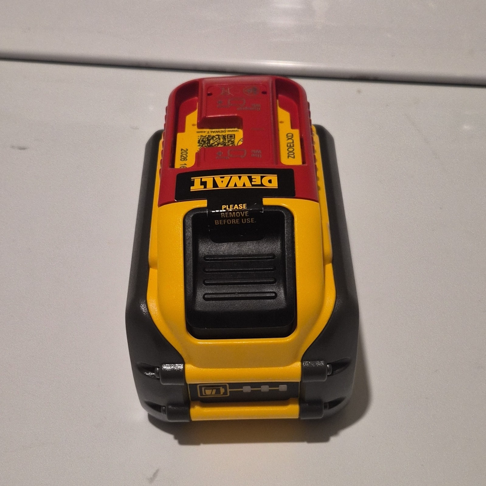 DEWALT DCB609 FLEXVOLT 9Ah 20V/60V Li-Ion Battery Pack Yellow