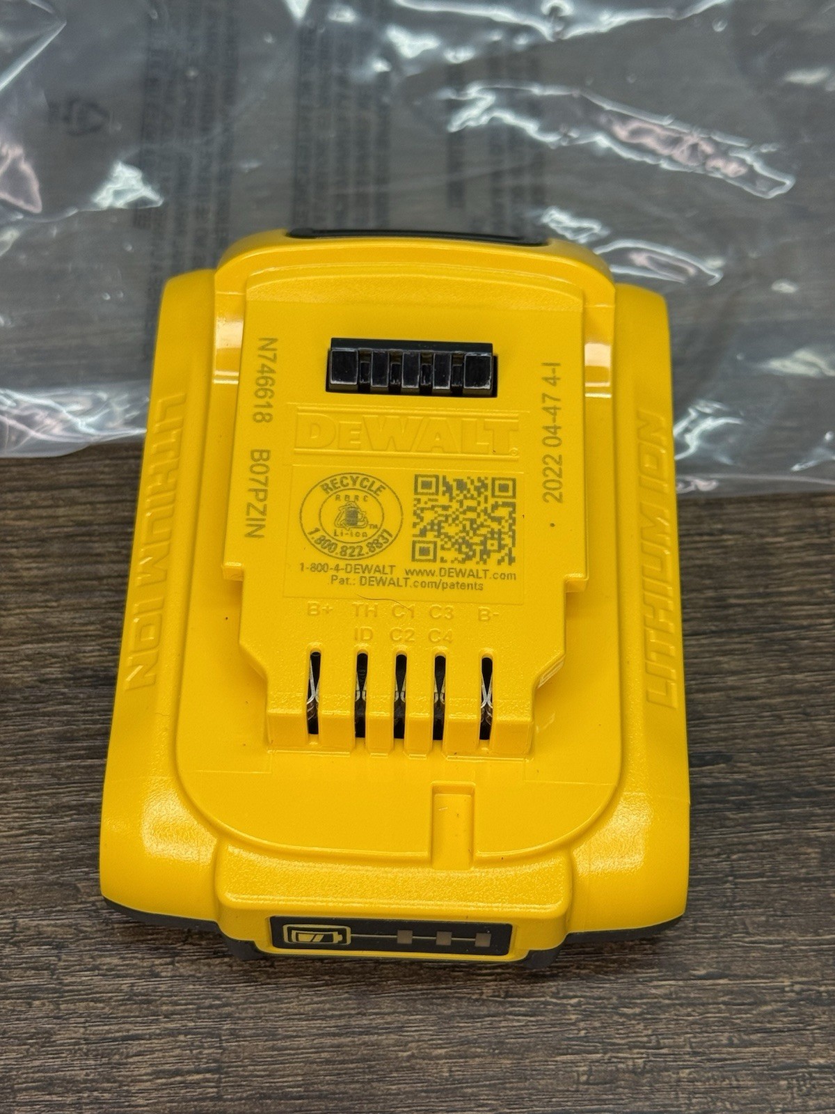 DEWALT 20V MAX 2.0Ah Compact Battery DCB203 Yellow/Black