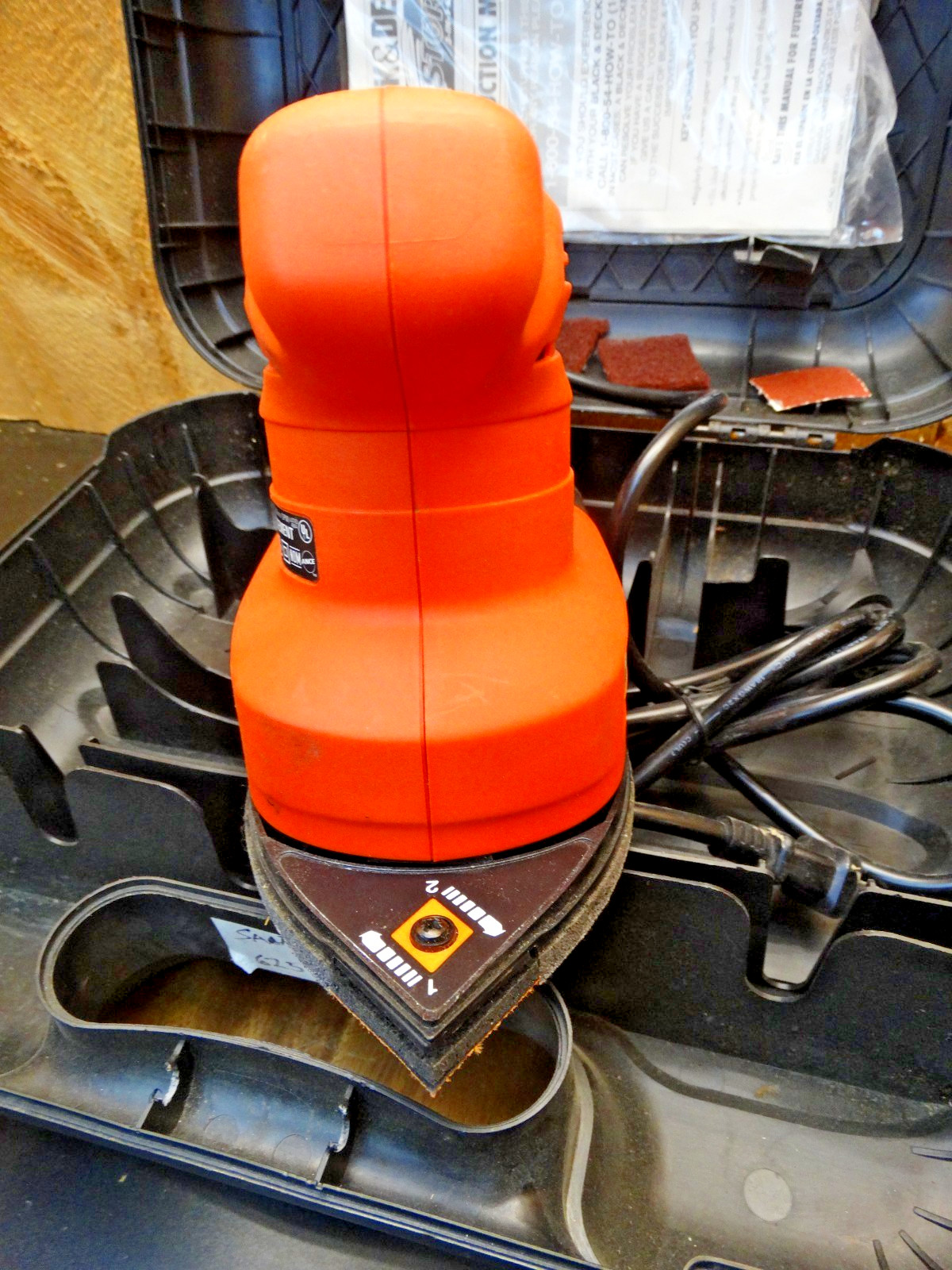 Black & Decker RO600 Corded Sand Storm 3-in- 1 Sander w/Case & Sanding Pads