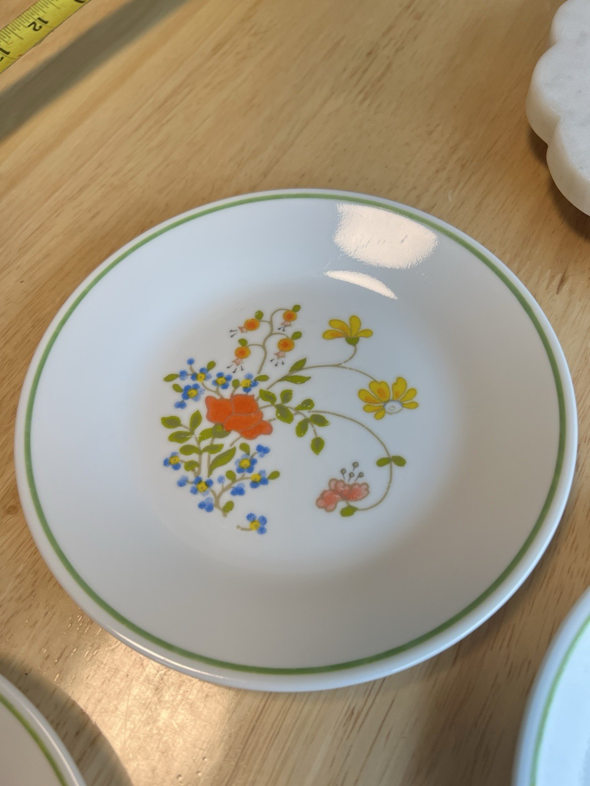 Corelle 4-Piece Wildflower Pattern 8.5in Plate Set Floral with Green Rim