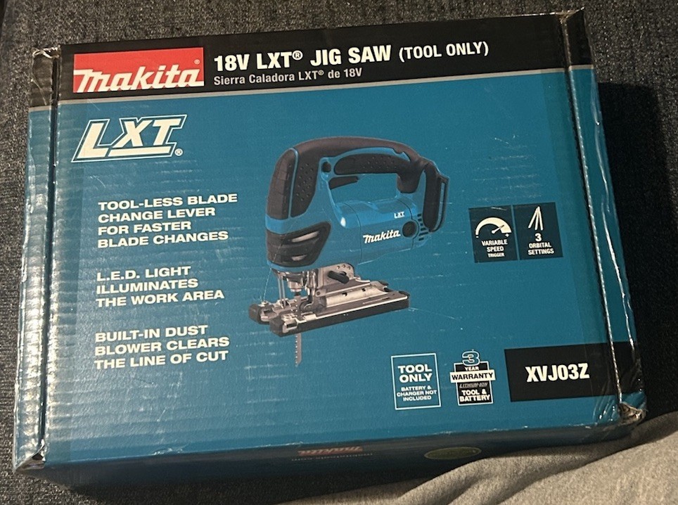 *NEW IN BOX Makita XVJ03Z 18V Cordless Battery Jigsaw, w/ Blades LXT 18 Volt
