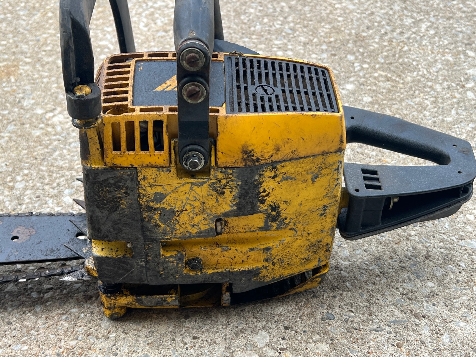 MCCULLOCH PRO MAC 510 16″ BAR GAS CHAINSAW W/ BAR & CHAIN FOR PARTS OR REPAIR