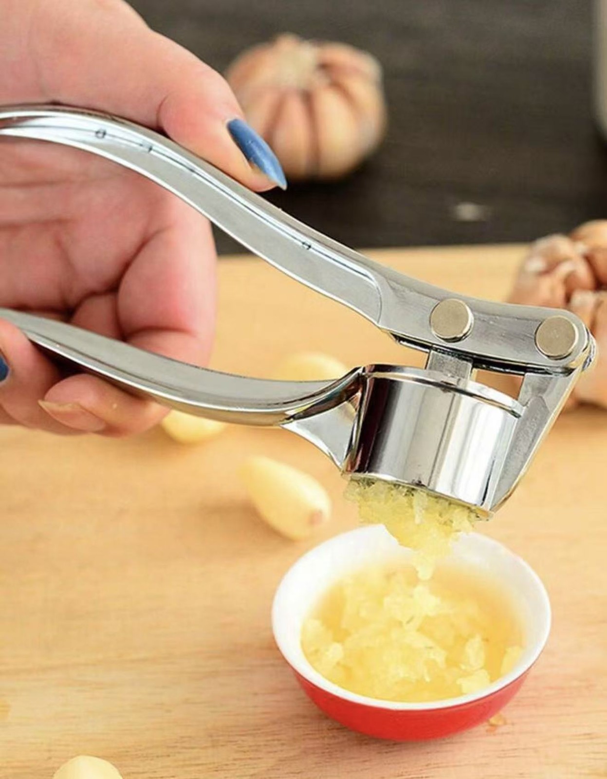 Garlic Press Stainless Steel Crusher, Heavy Duty Garlic Mincer Kitchen Tool