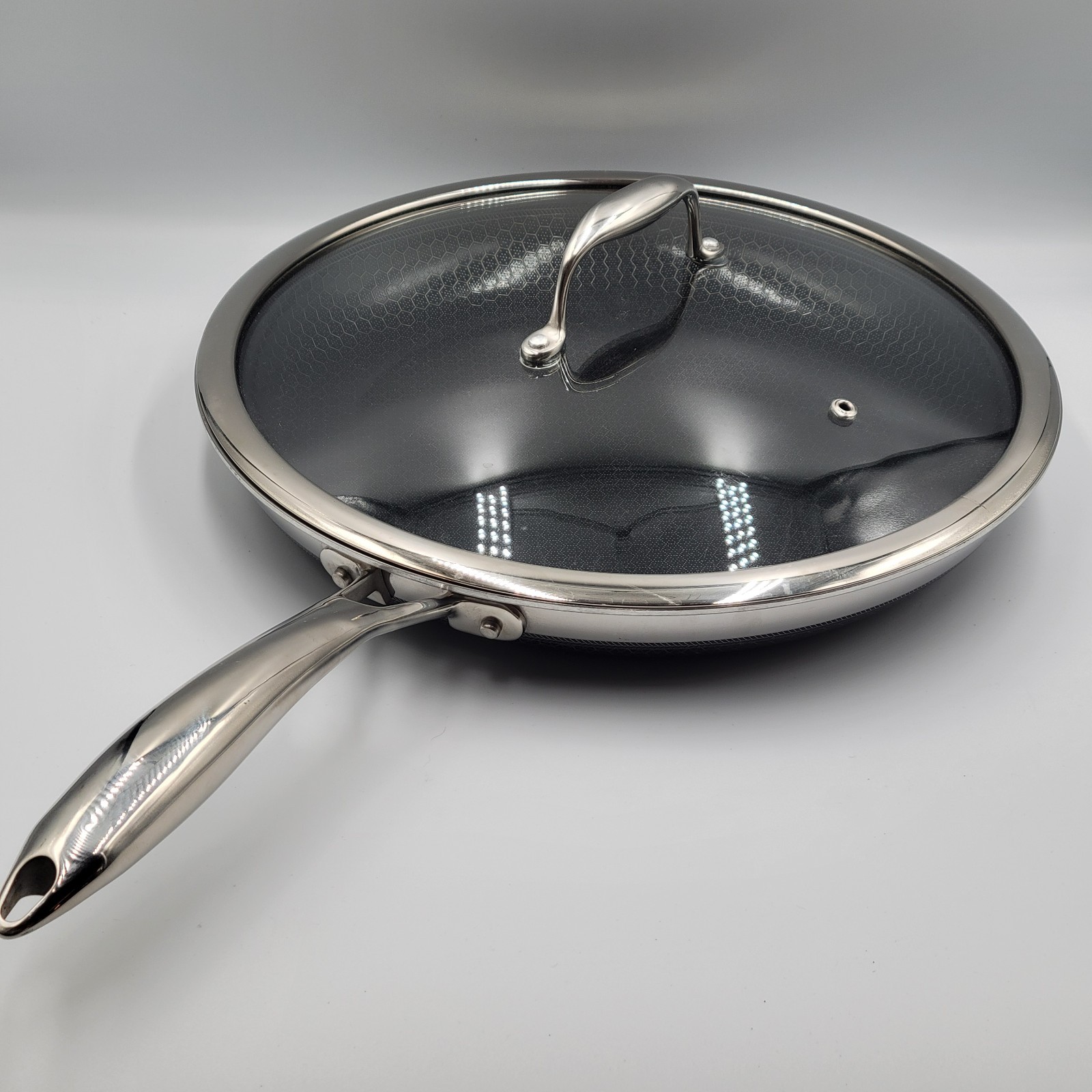 HexClad 12″ FRYING PAN with LID 12-Inch 12 Hybrid Non-Stick -Used Good Condition