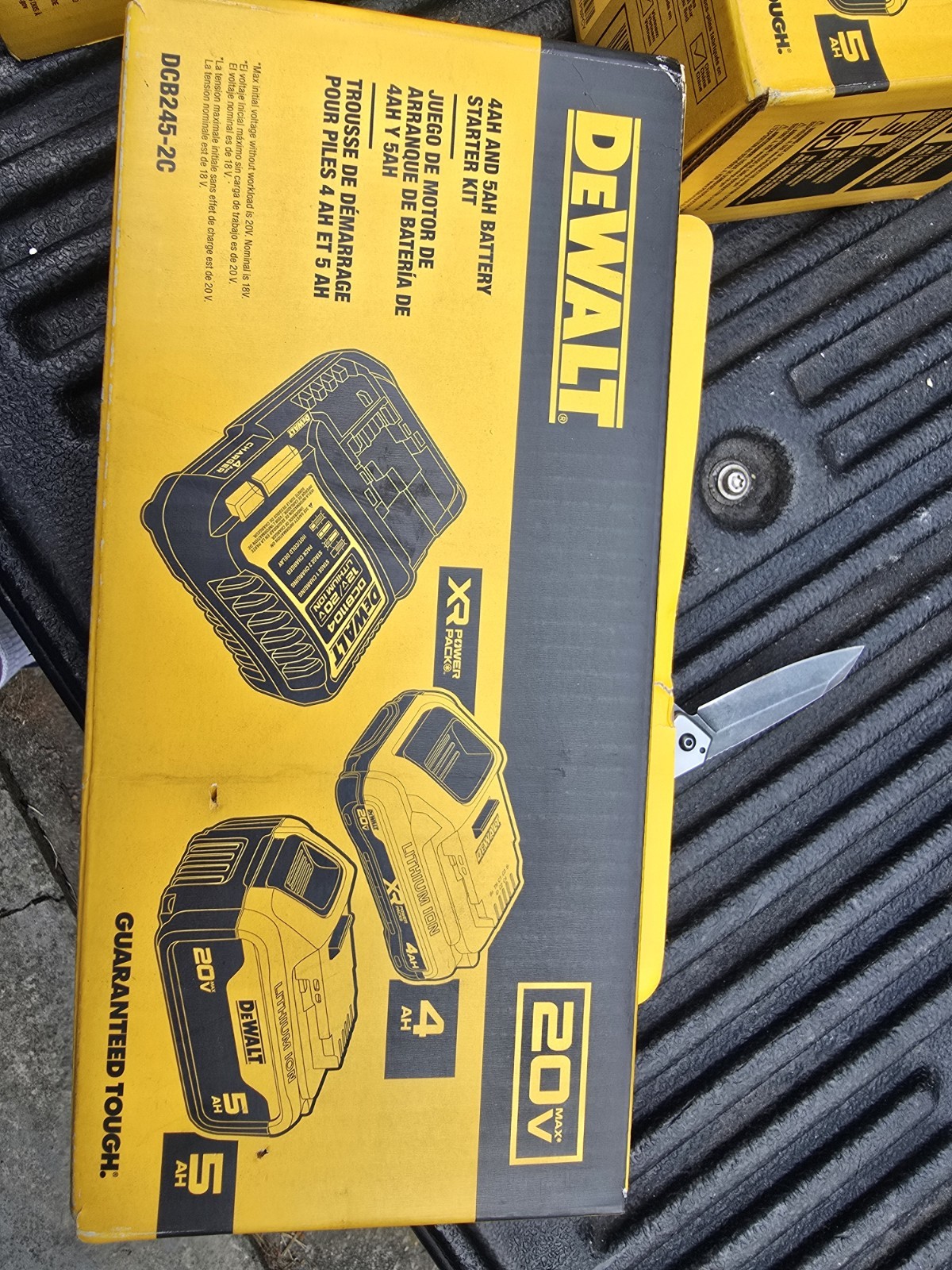DeWALT Battery Kit 5Ah & 4Ah XR 20V POWERPACK Starter Set and Charger DCB245-2C