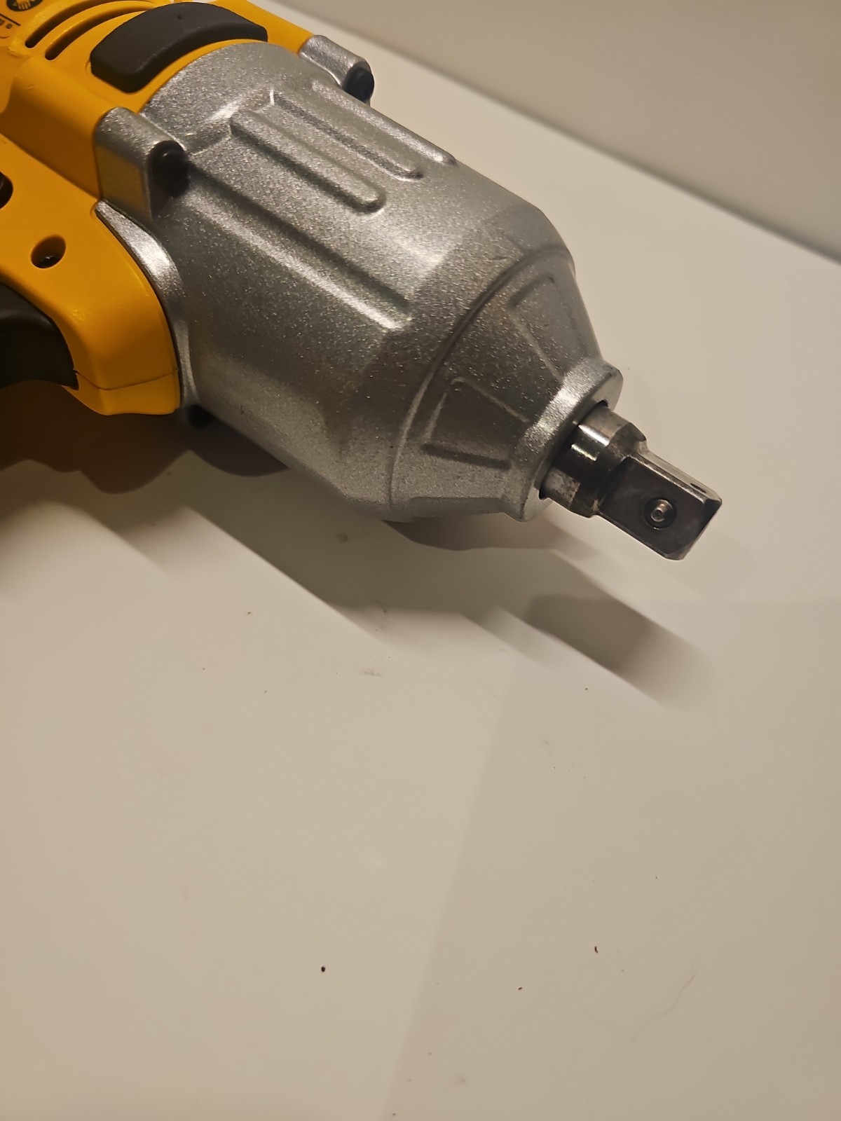 DEWALT DCF889 20V CORDLESS 1/2″ IMPACT WRENCH & 5Ah BATTERY EXCELLENT CONDITION!