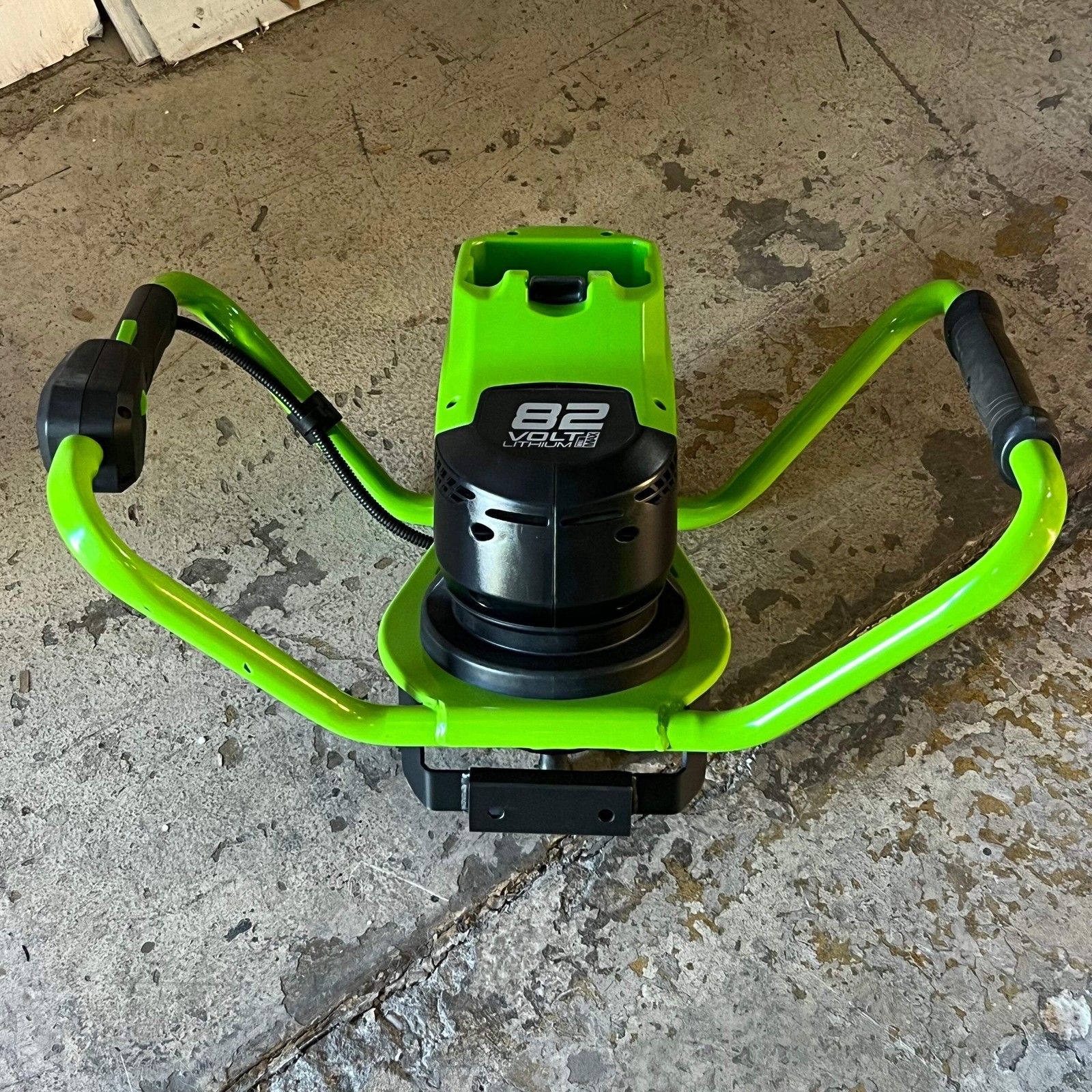 GREENWORKS Earth Auger 82 Sz 23″ L x 15″W, 82EA8 (Battery & Charger Not Included