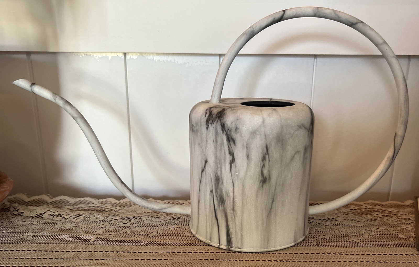 MARBLE-PATTERNED METAL WATERING CAN LONG SLENDER SPOUT FOR PRECISE POURING