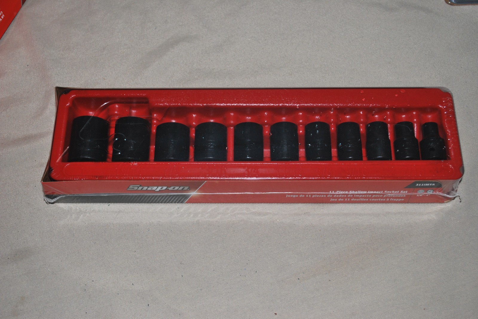 Snap-On Impact Wrench (red) w/ Sockets New ！