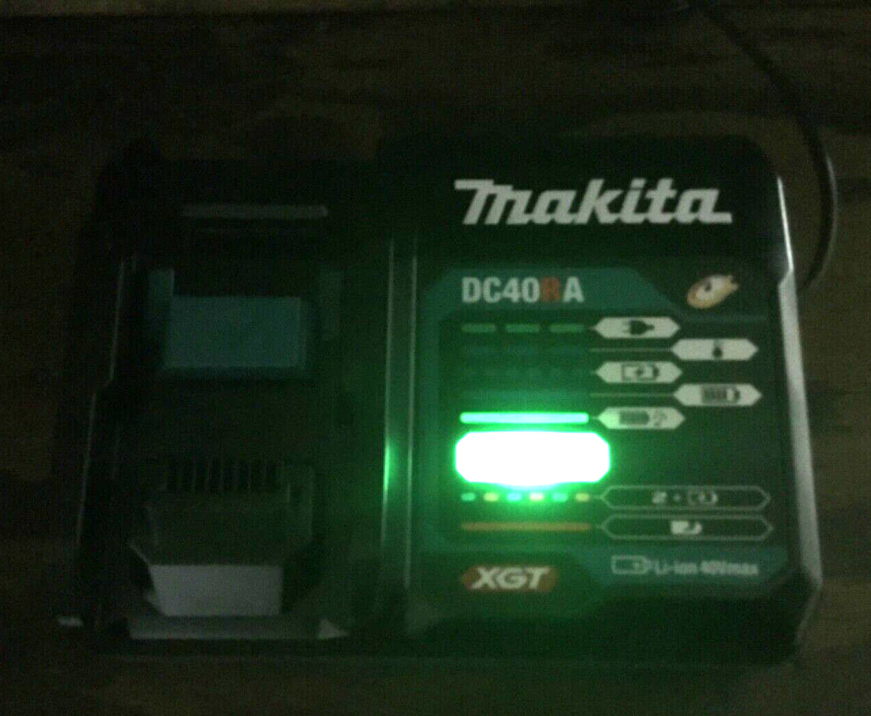 Makita DC40RA 40V Max XGT Lithium Ion Battery Charger Optimum Rapid Charger