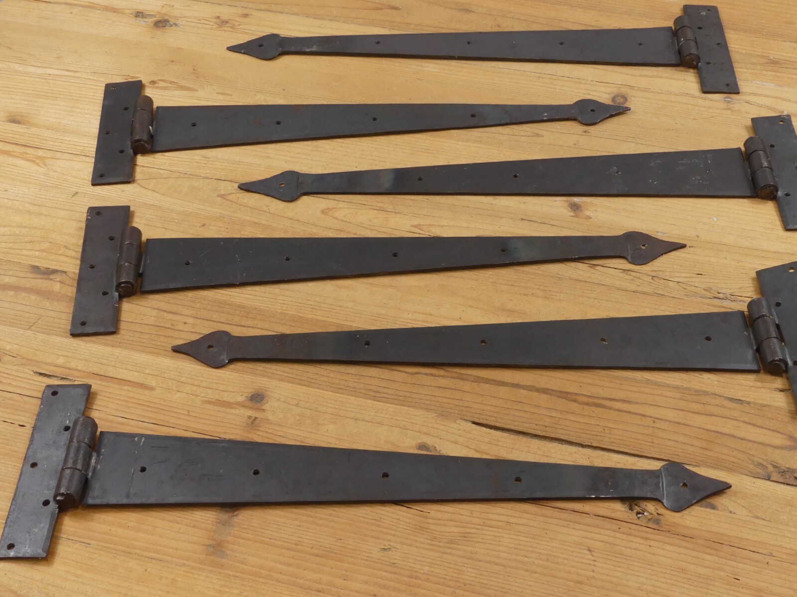 6 LARGE Strap T Hinges 18″ Tee Hand Barn Rustic Door Iron Arrow **SOME RUST**