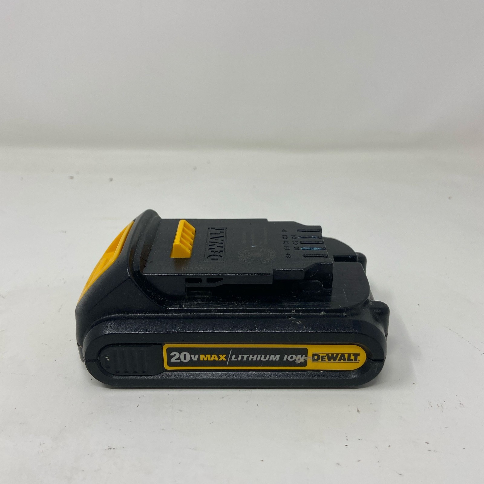 DEWALT DCB207 20V MAX 1.3Ah Li-Ion Battery, Black/Yellow