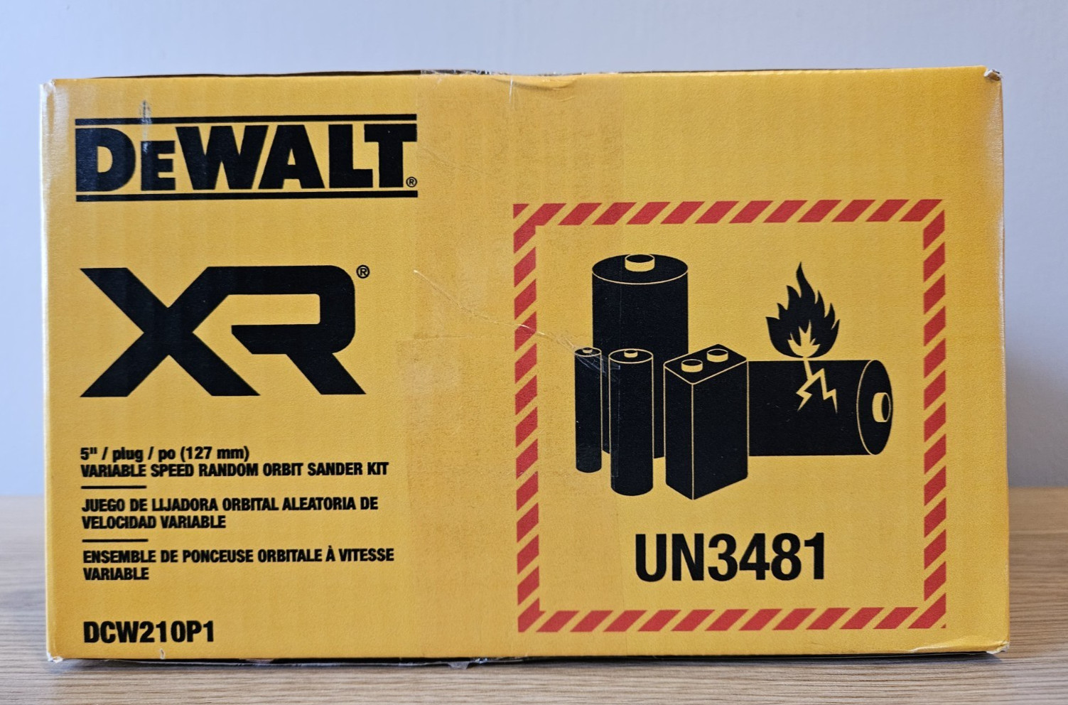 NEW DeWALT DCW210P1 20V 5″ Brushless Random Orbital Sander Kit with 5 AH Battery