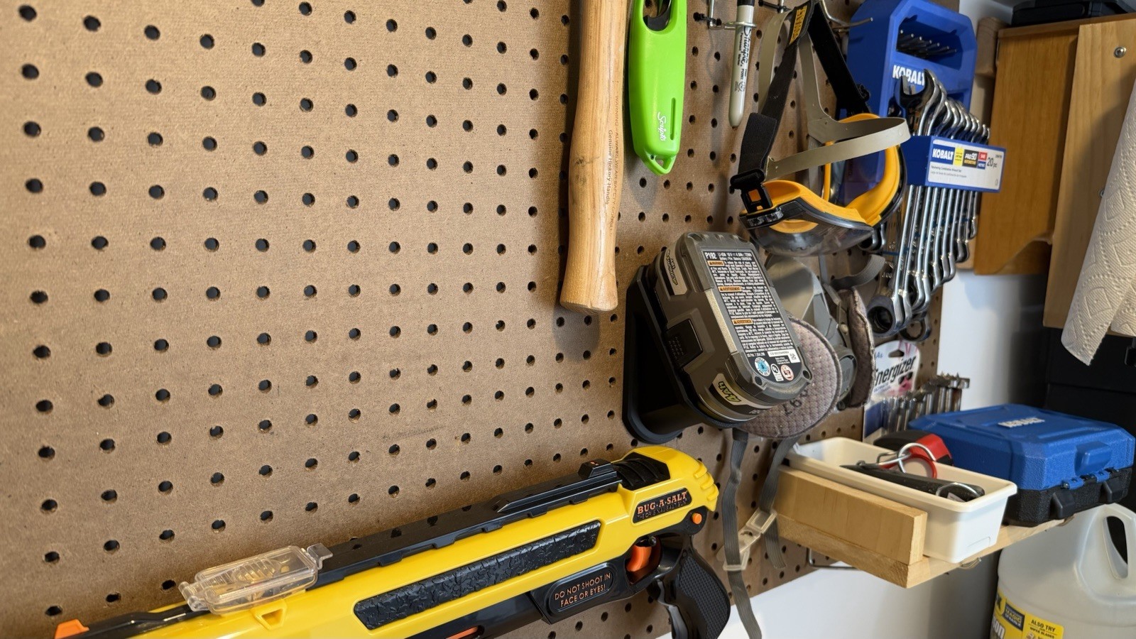 Ryobi ONE+ 18V Lithium-Ion Battery Holder For Pegboard – BATTERY NOT INCLUDED