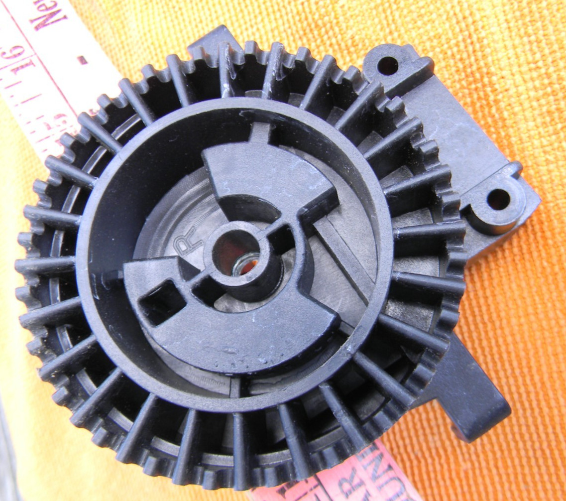 Black & Decker OEM Parts. “R” Fixed Gear For MM2000 Corded 13amp Lawn Mower
