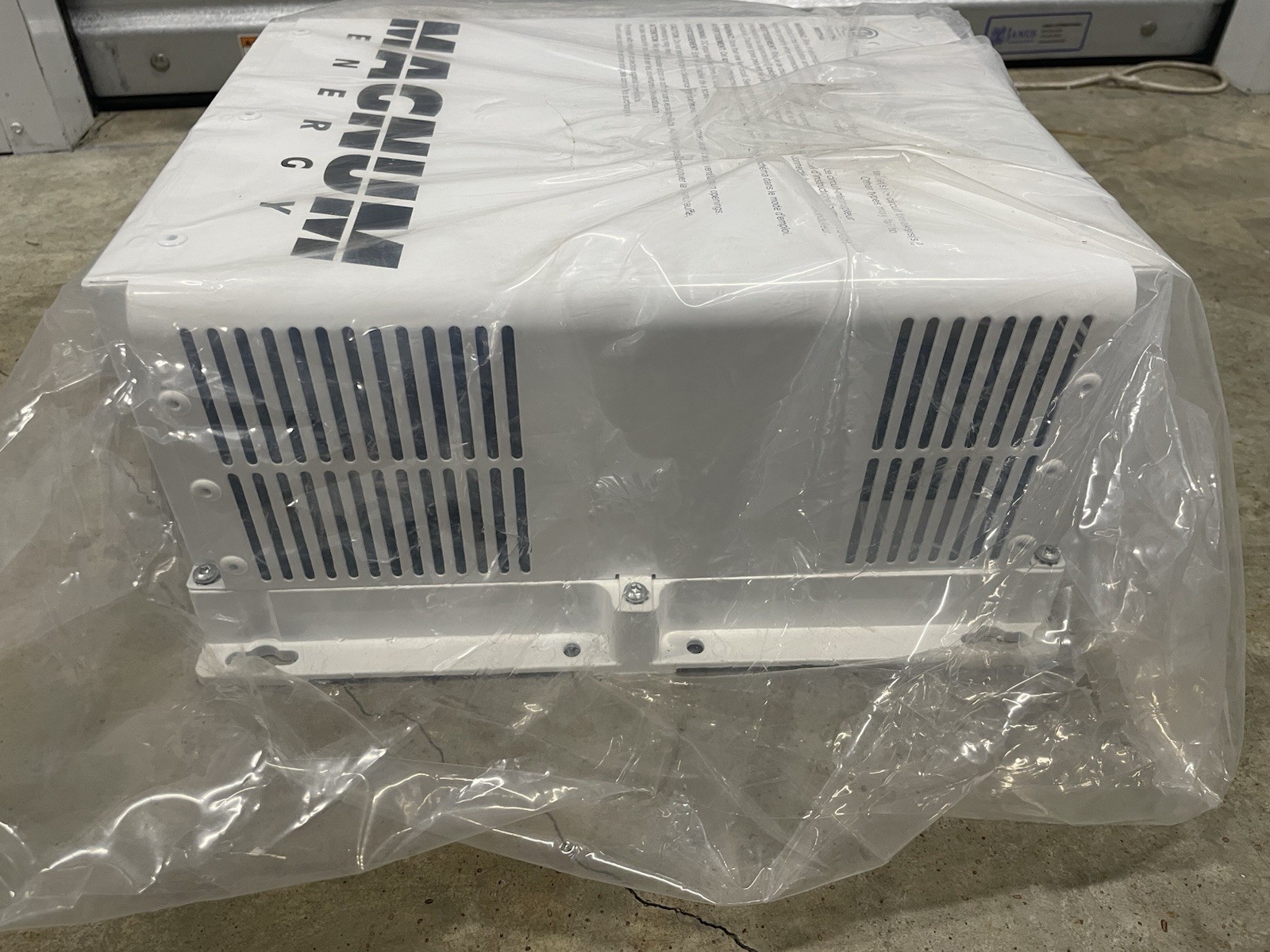 Magnum Energy MS2000 2000W Pure Sine Wave Inverter/Charger 12V NEW