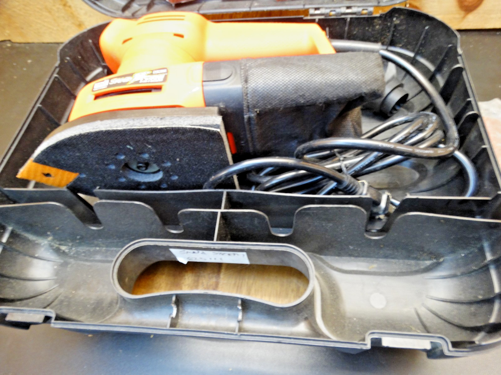 Black & Decker RO600 Corded Sand Storm 3-in- 1 Sander w/Case & Sanding Pads
