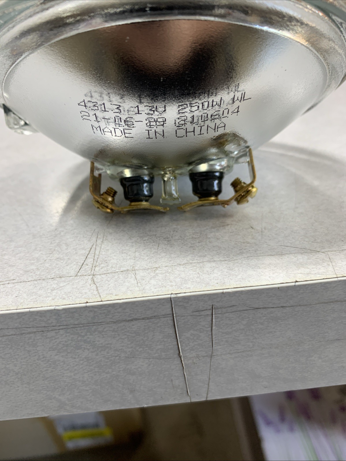 4313 – Volts: 13V, Watts: 250W, Sealed Beam