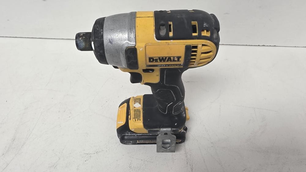 DEWALT DCF885 (P08032011)