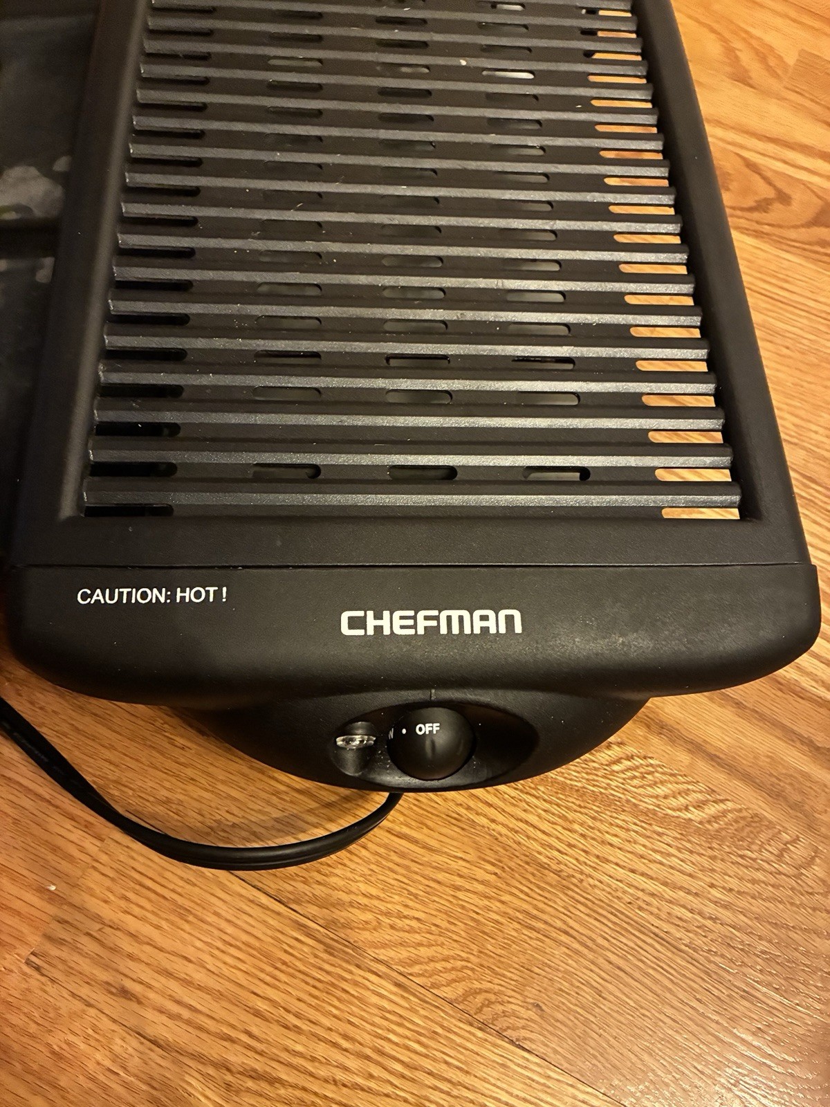 Chefman Smokeless Indoor Electric Grill Pyramid Shaped Grates Drip Tray KYS-868A