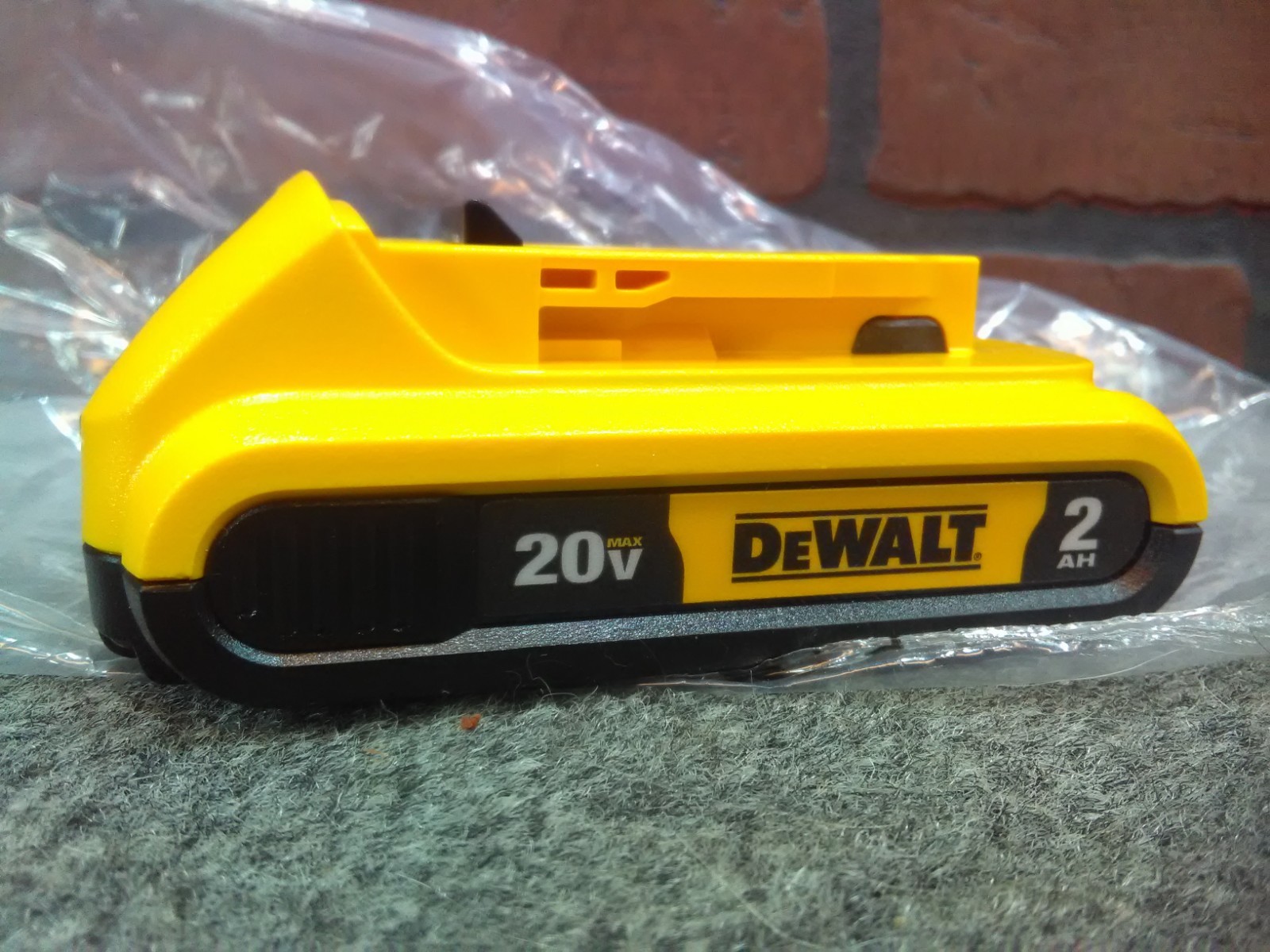 Dewalt DCB203 20V MAX Compact 2.0 AH Lithium Ion Battery Pack-***NEW***