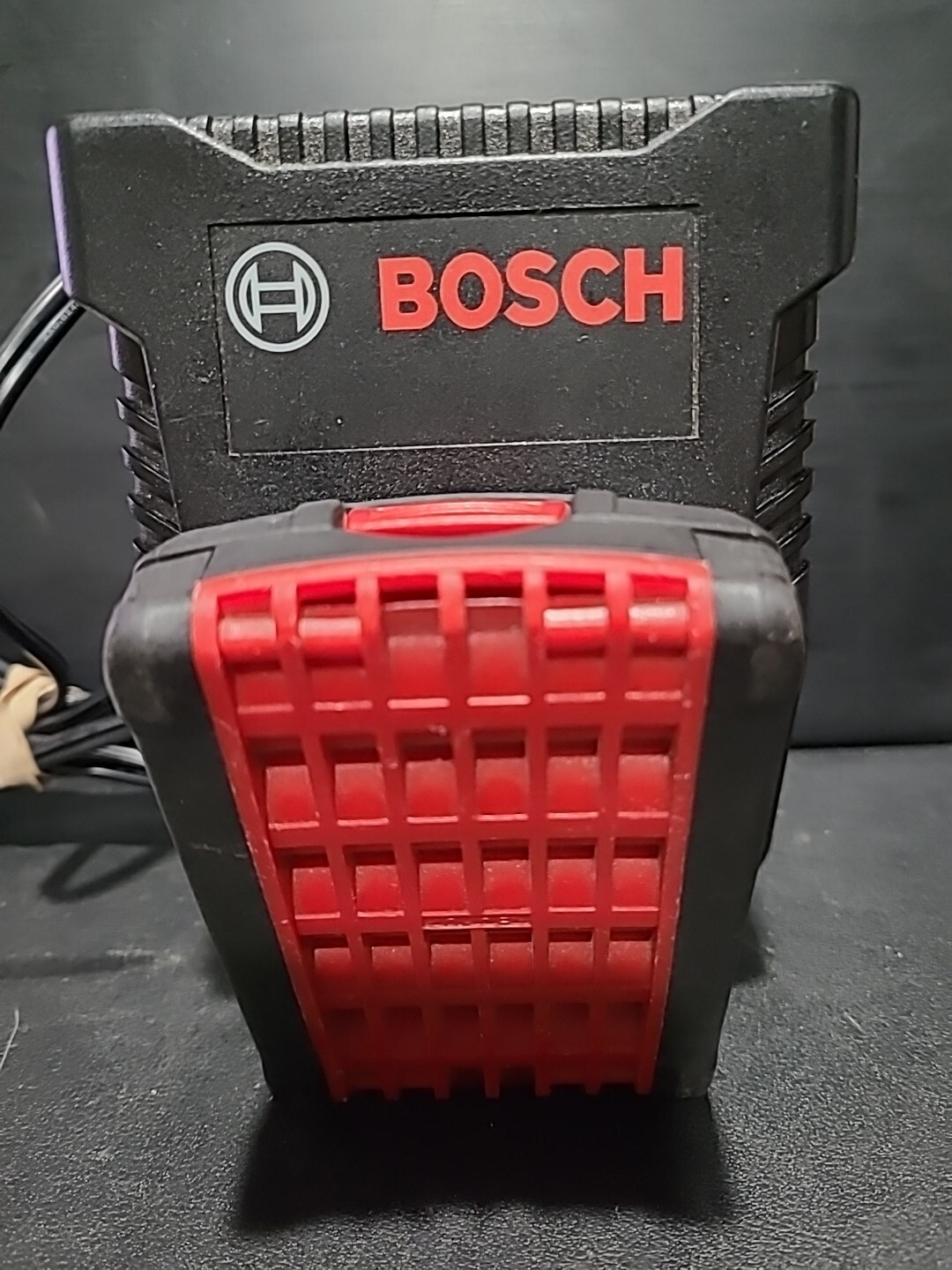 Bosch 18V BAT610G Slimpack Battery Li-Ion HV & BC 660 Charger