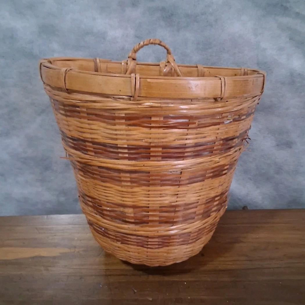 Small Round Wicker Basket Brown Handmade With Handle Indoor Less Than 10 in