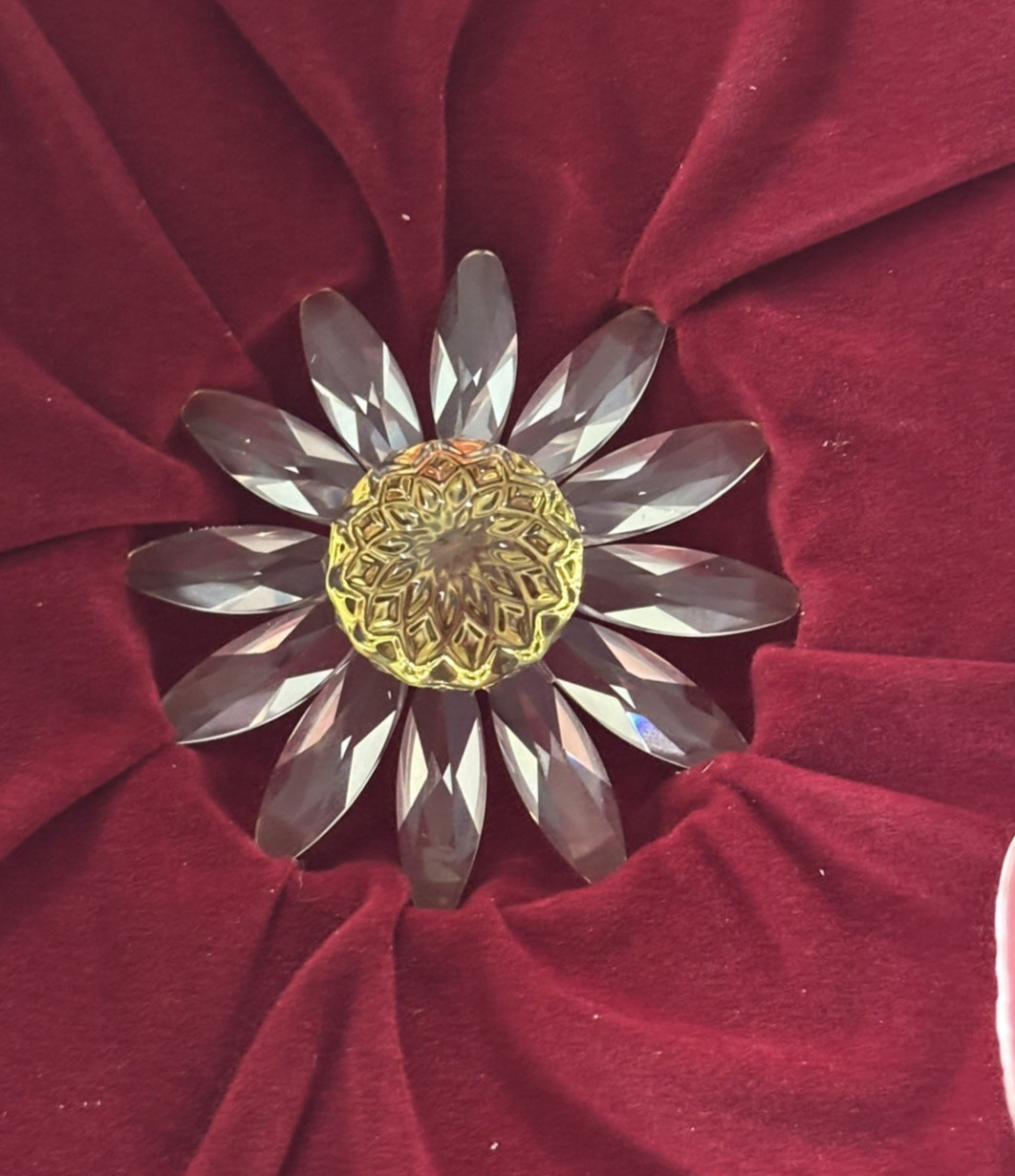 Swarovski Figurine Flower – Marguerite. Yellow 5cm. Original packaging.